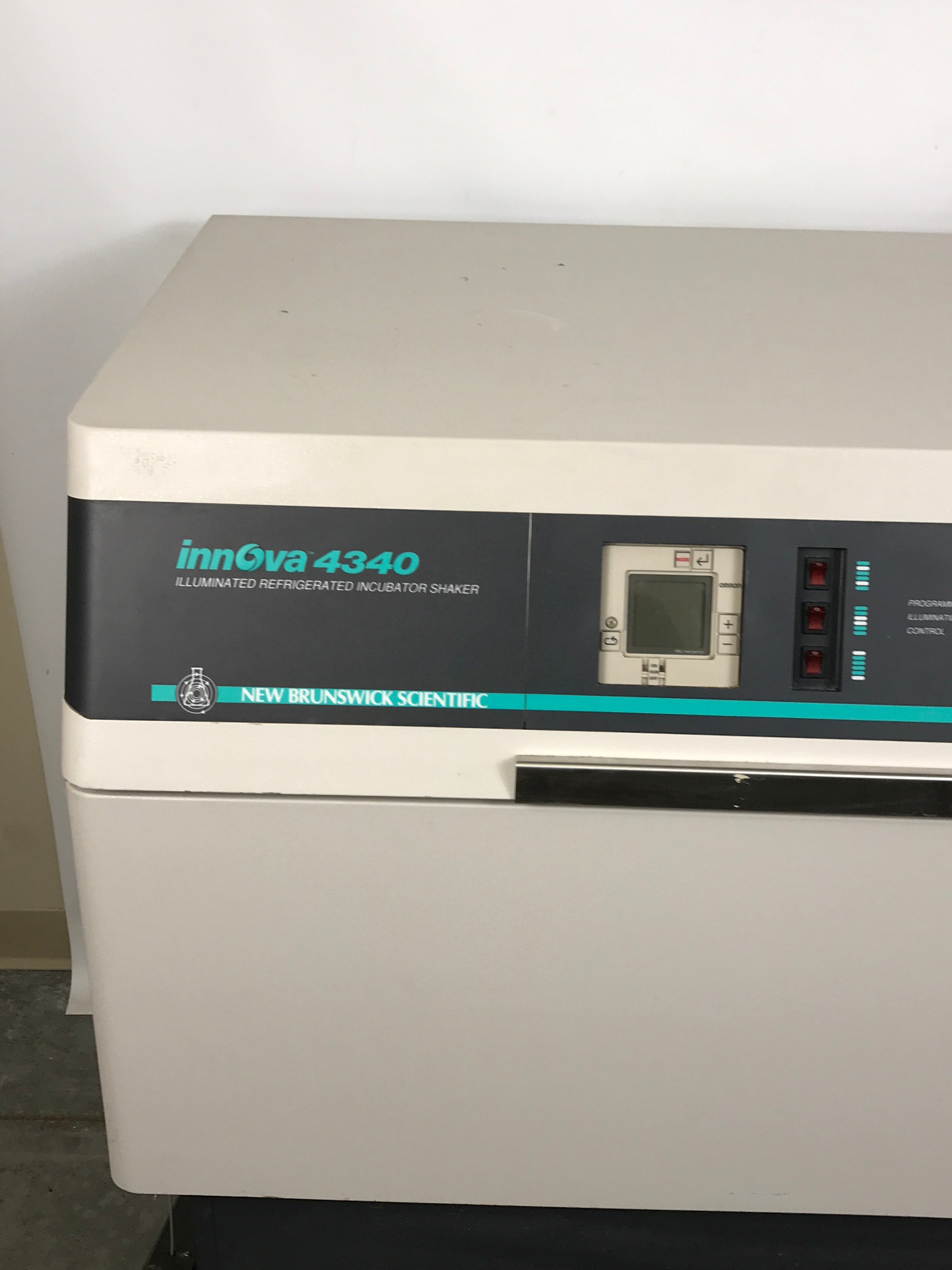 New Brunswick Innova 4340 Illuminated Refrigerated Incubator Shaker *For Parts or Repair*