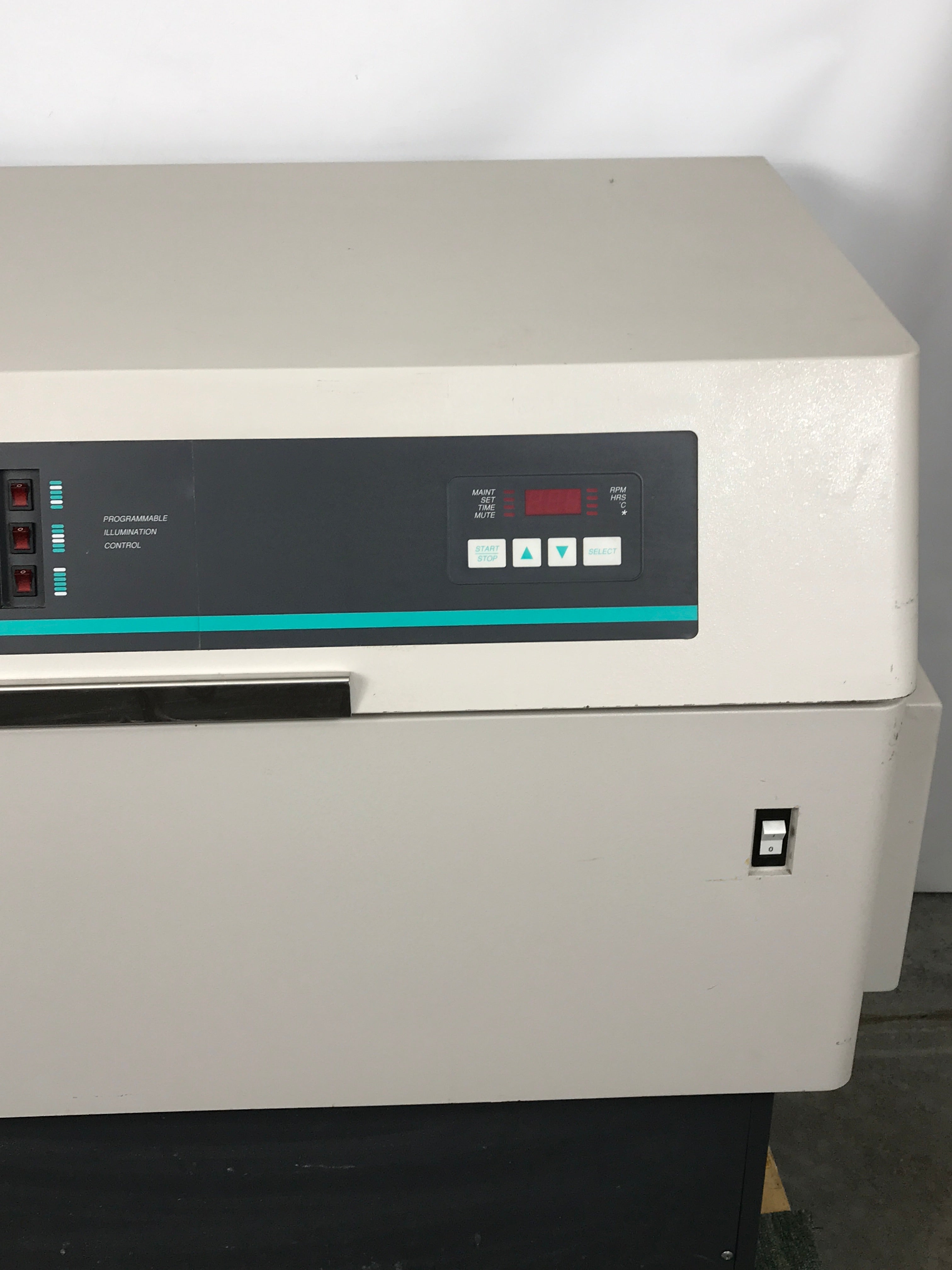 New Brunswick Innova 4340 Illuminated Refrigerated Incubator Shaker *For Parts or Repair*