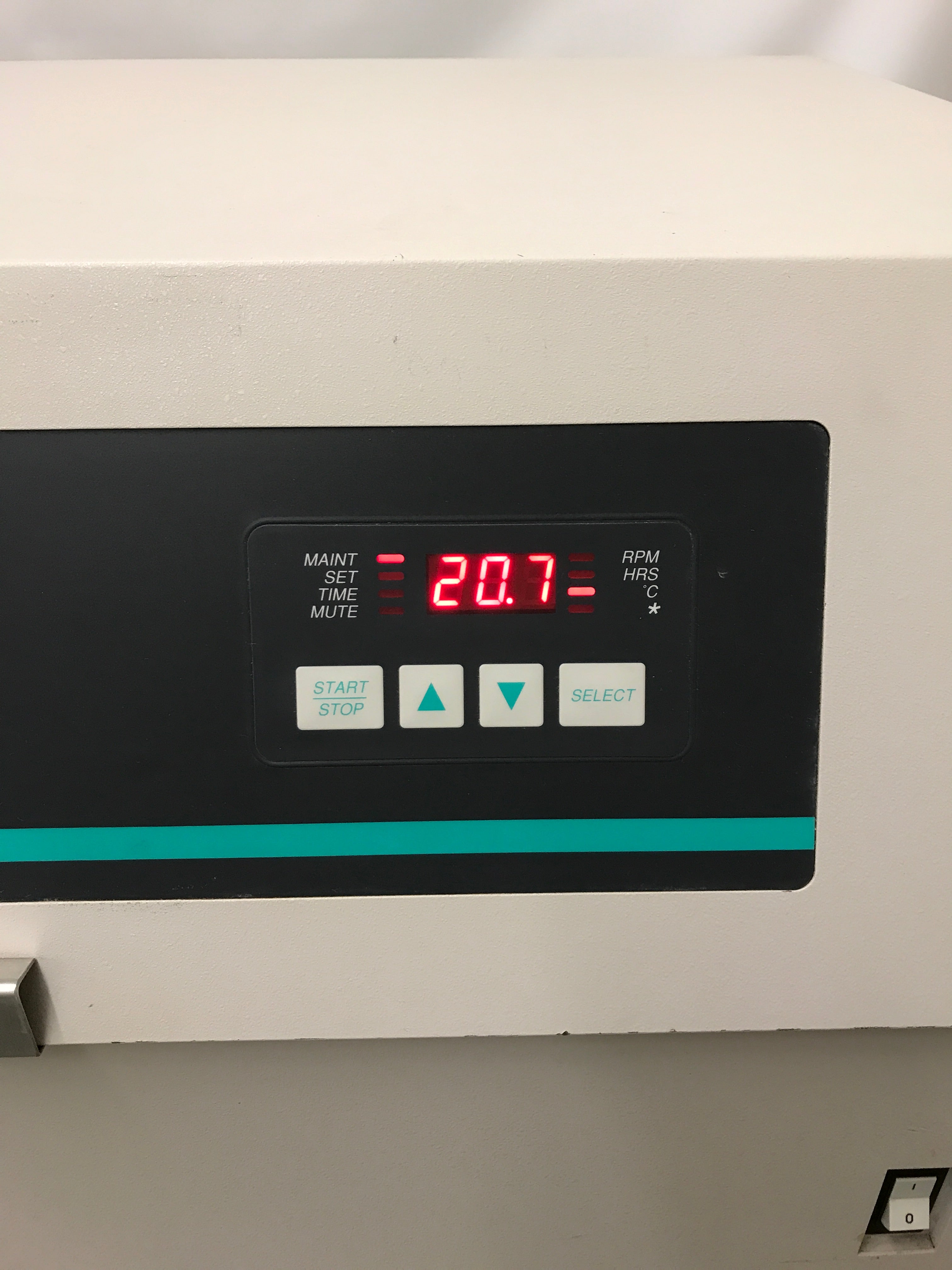 New Brunswick Innova 4340 Illuminated Refrigerated Incubator Shaker *For Parts or Repair*