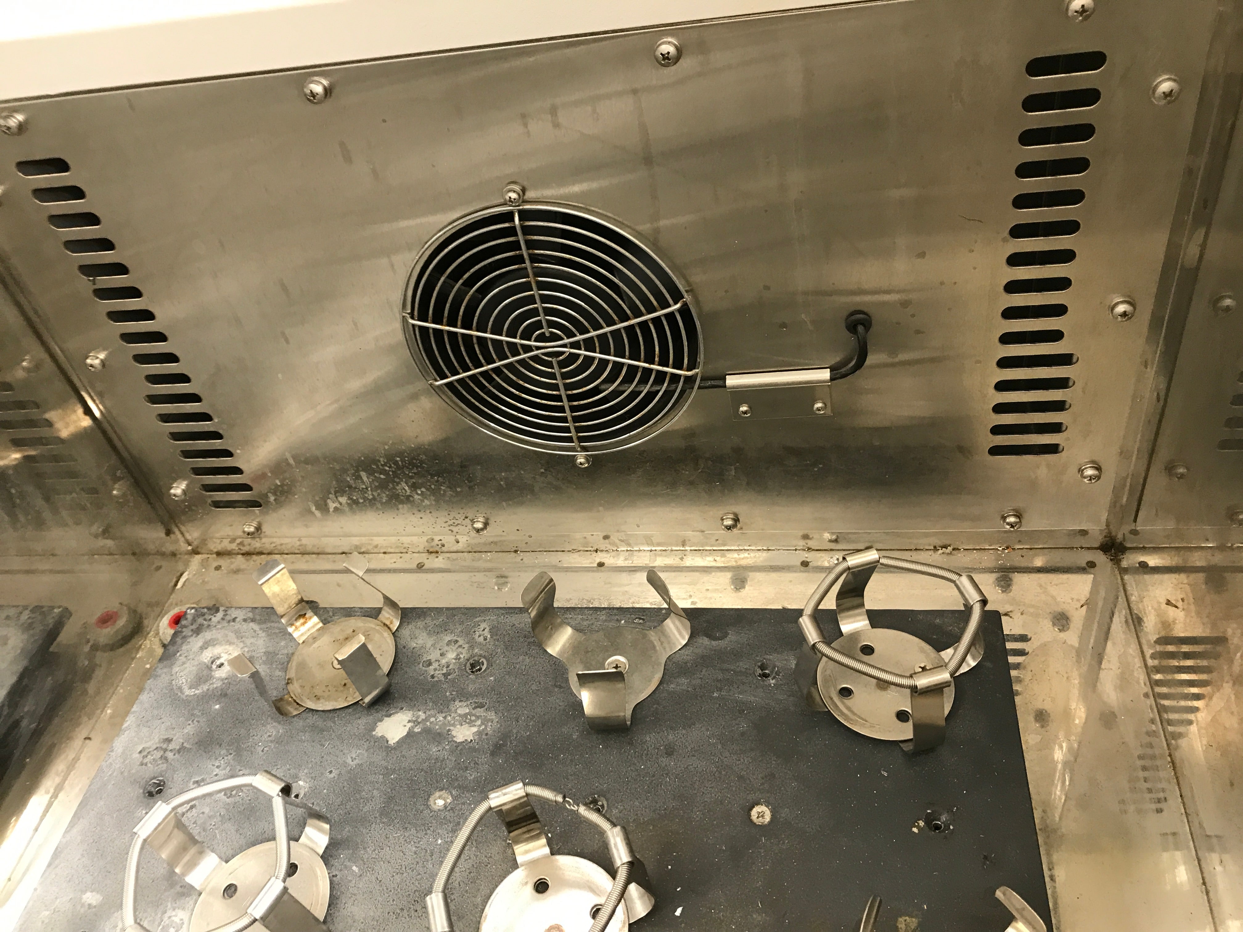 New Brunswick Innova 4340 Illuminated Refrigerated Incubator Shaker *For Parts or Repair*
