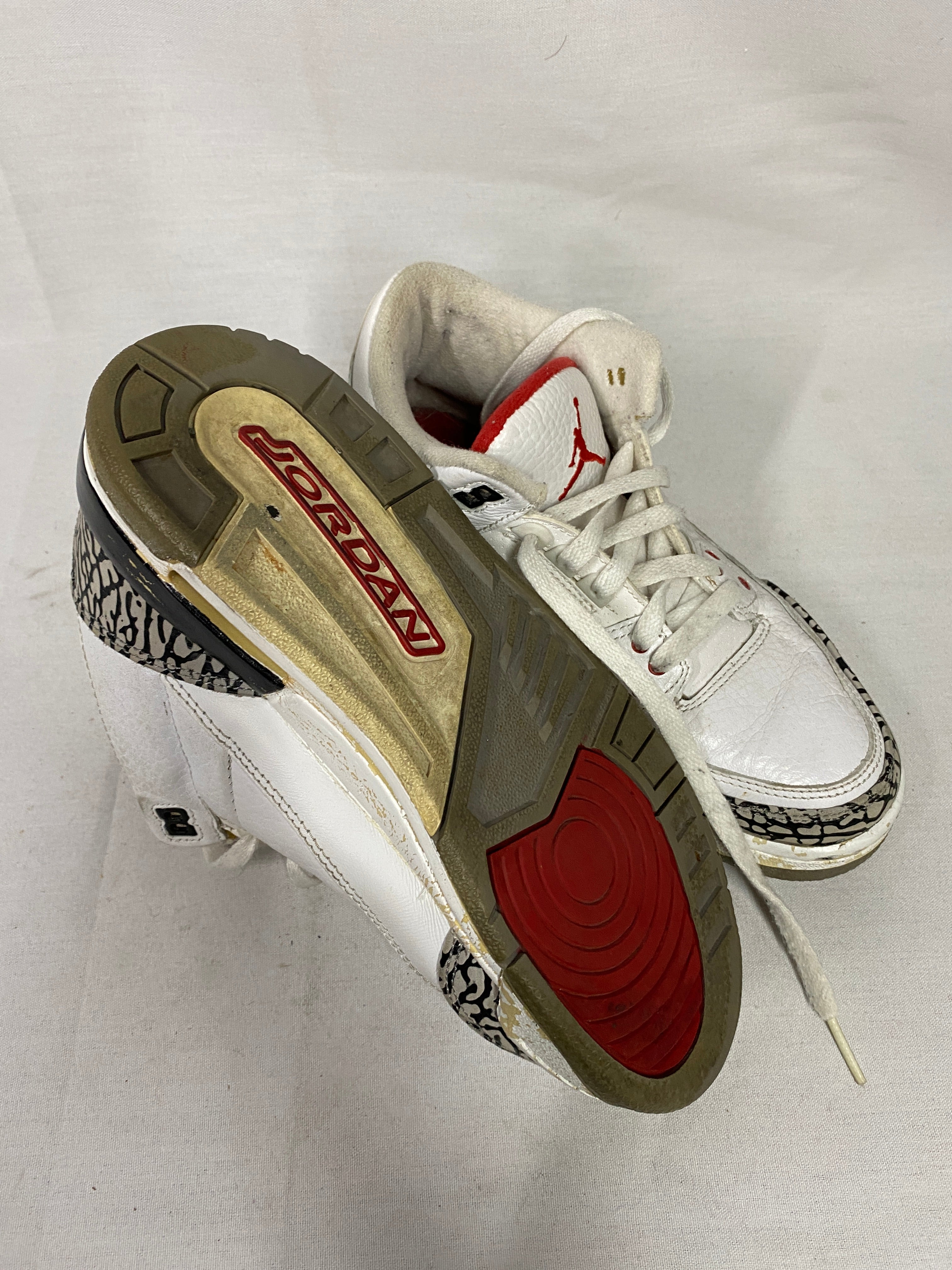 Nike Air Jordan Retro 3 in White Cement Youth Size 5.5