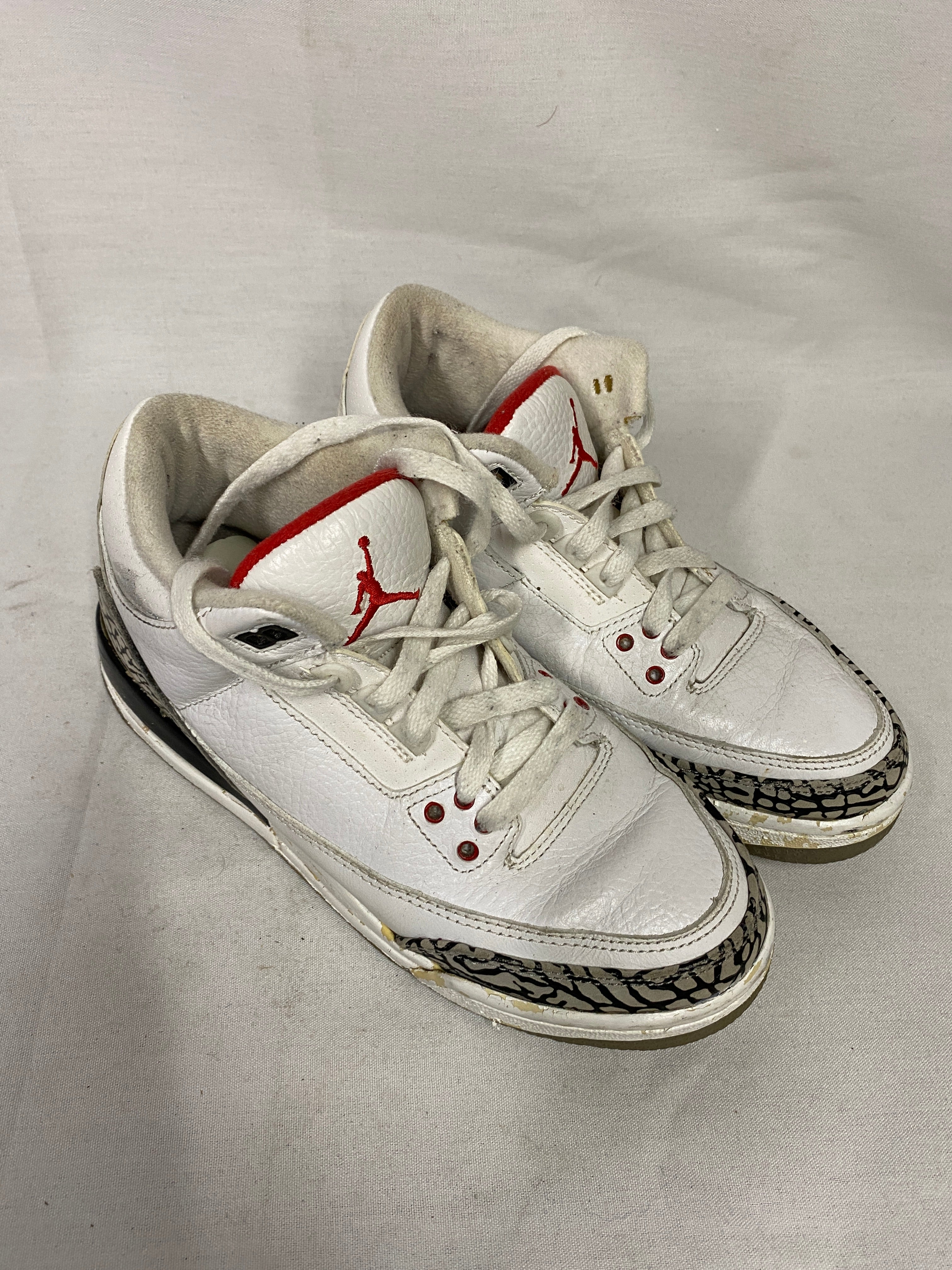 Nike Air Jordan Retro 3 in White Cement Youth Size 5.5