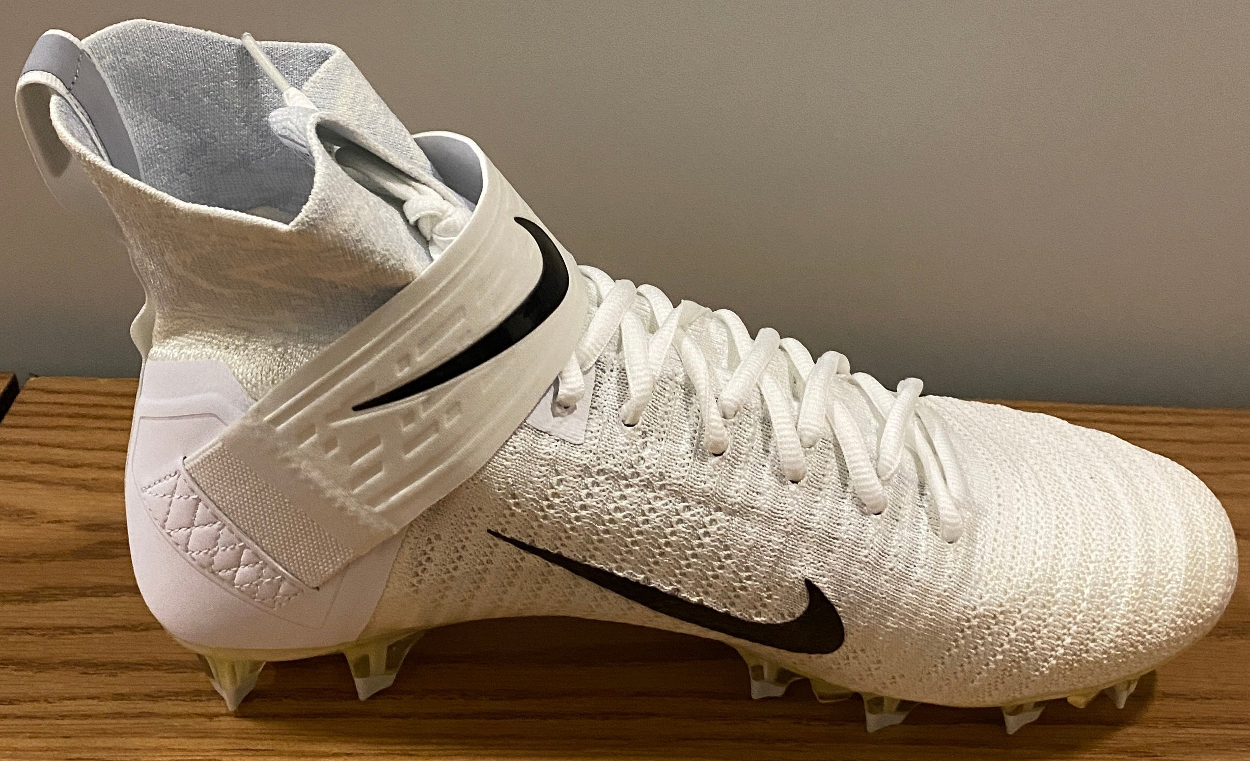 Nike Alpha Menace Elite 2 Size 10.5 (White)