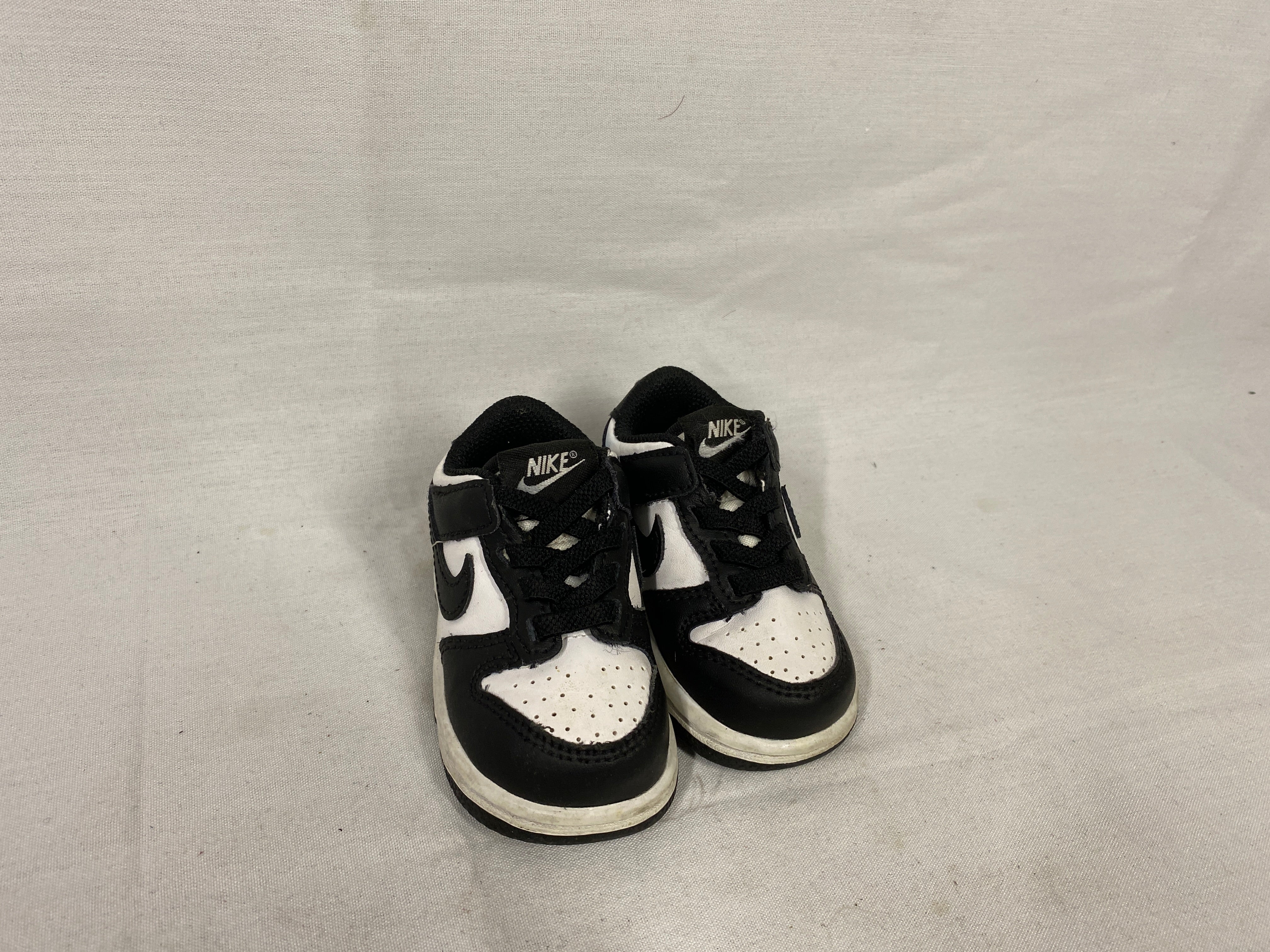 Nike Dunk Low Baby/Toddler Sneakers in Black and White Size 4C