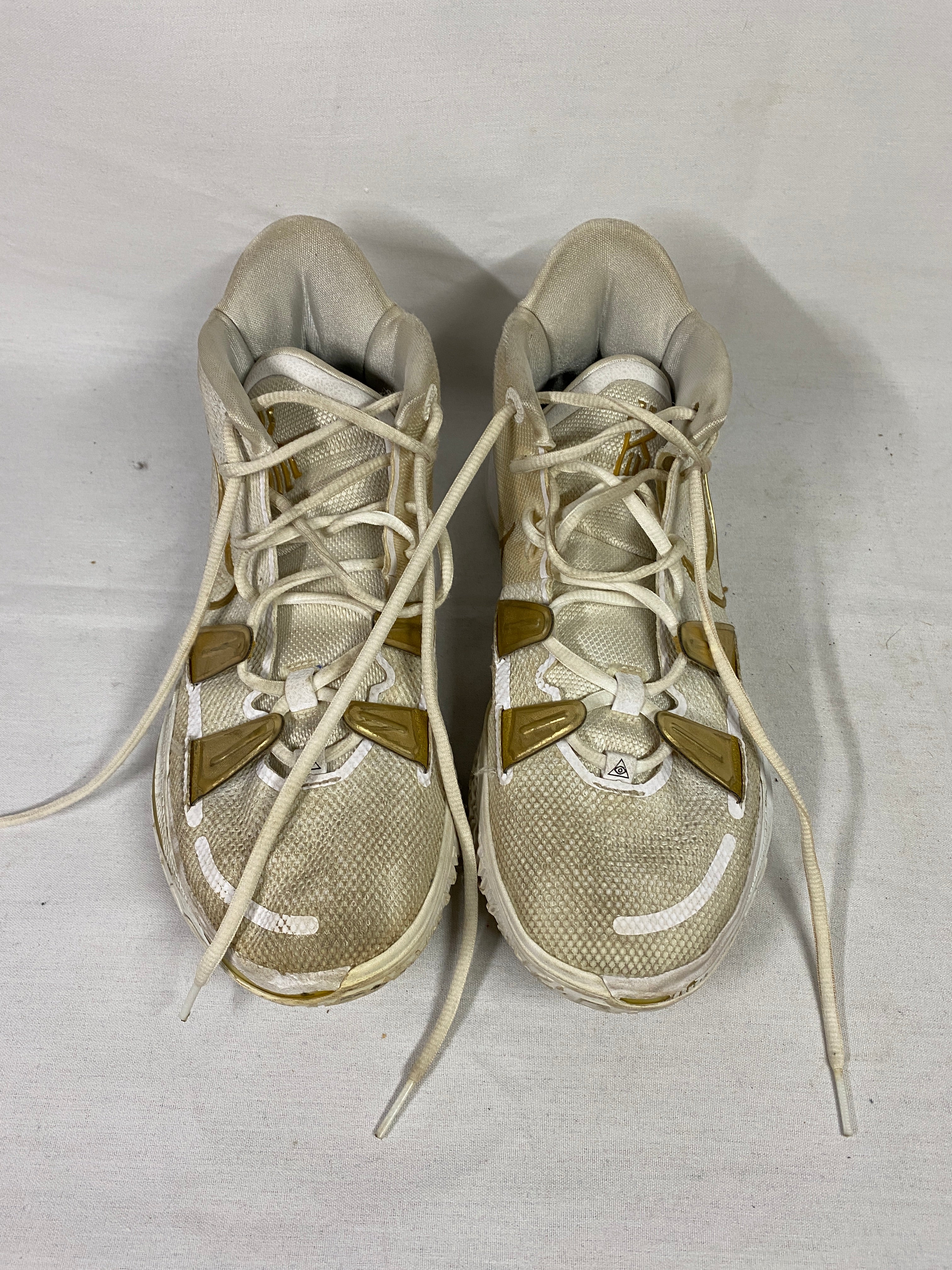 Nike Kyrie "7 Rings" Metallic Gold and White Basketball Shoes Men's Size 10