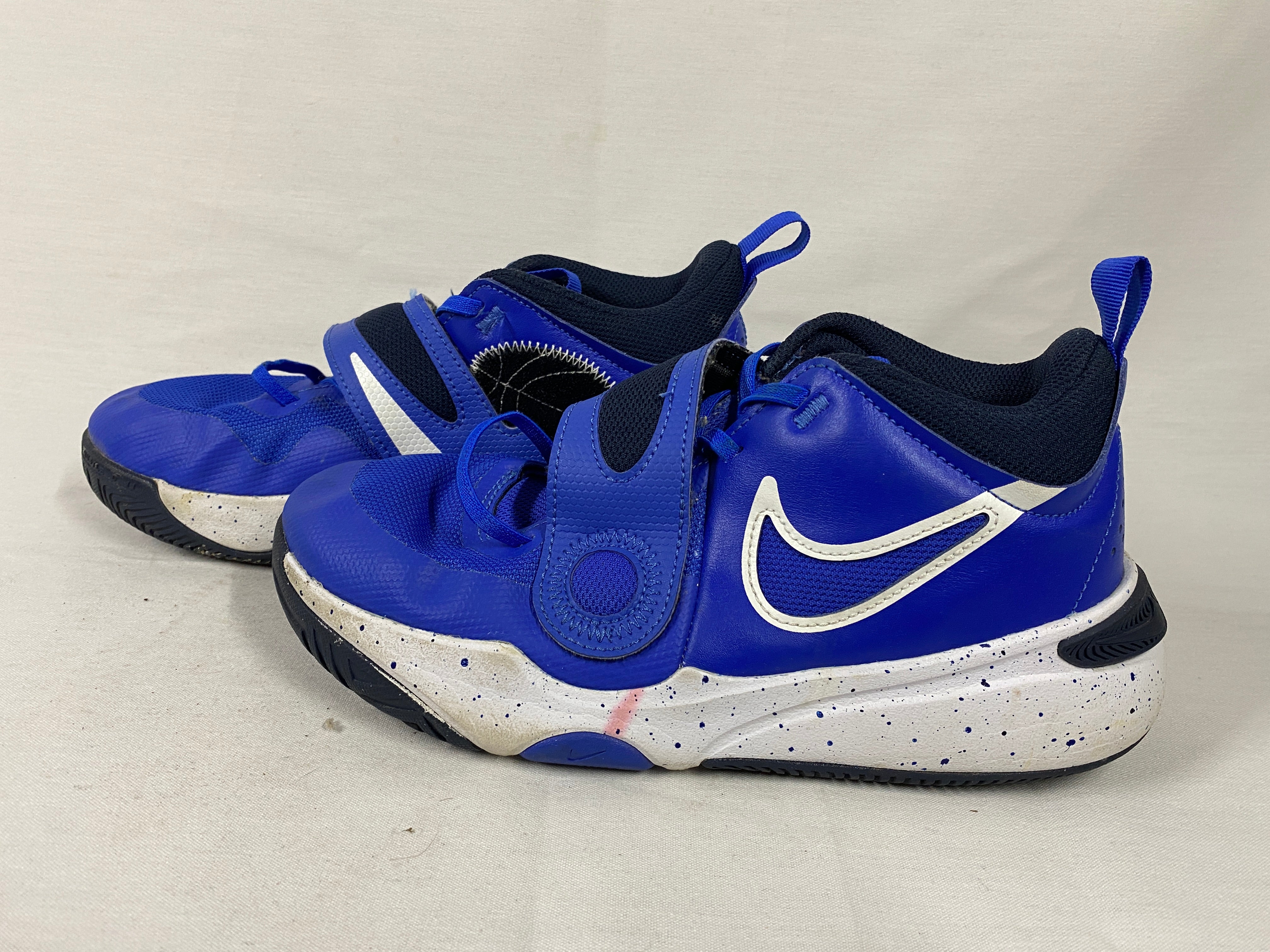 Nike Team Hostel D11 Basketball Shoes 6.5Y