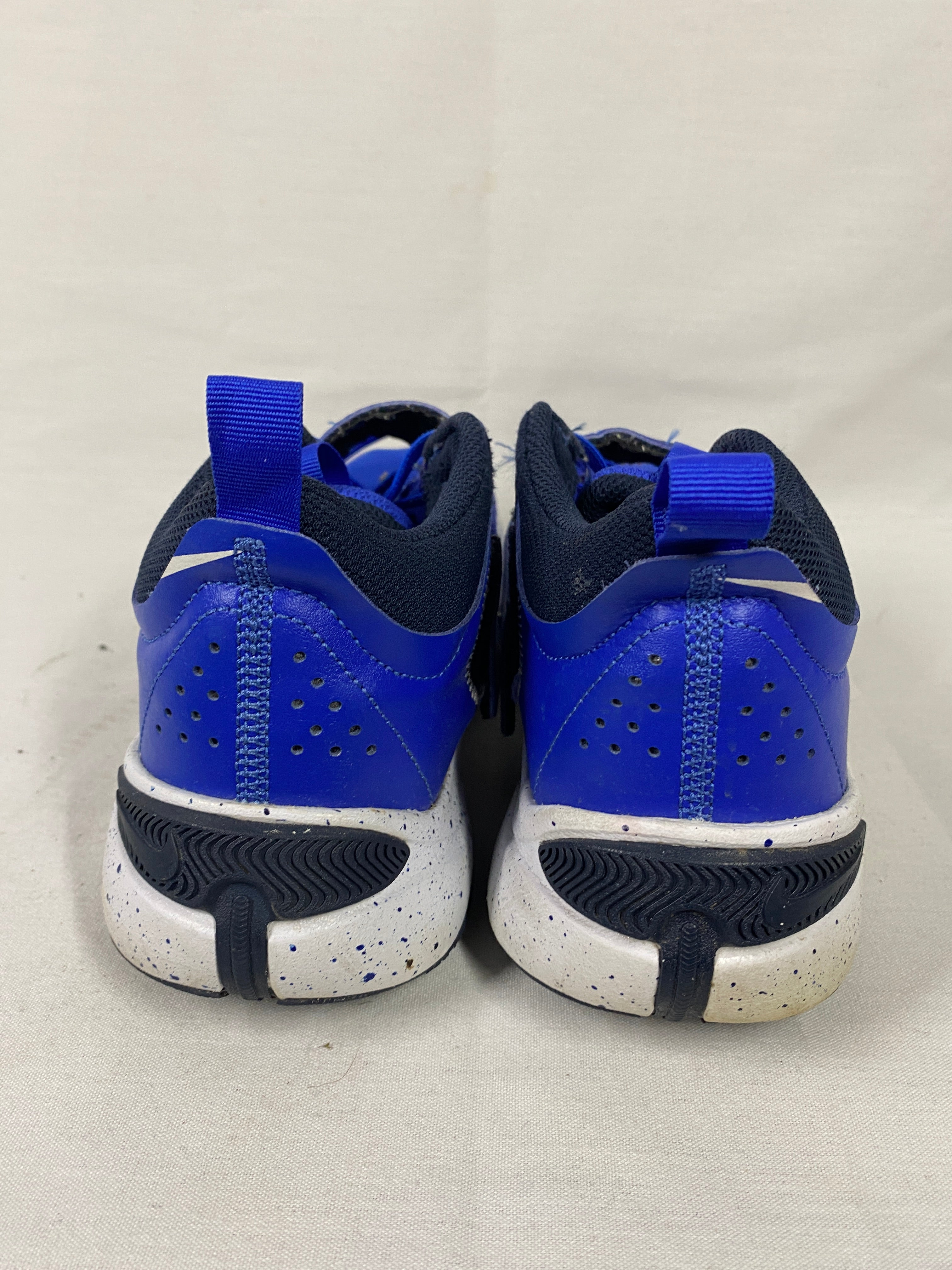 Nike Team Hostel D11 Basketball Shoes 6.5Y