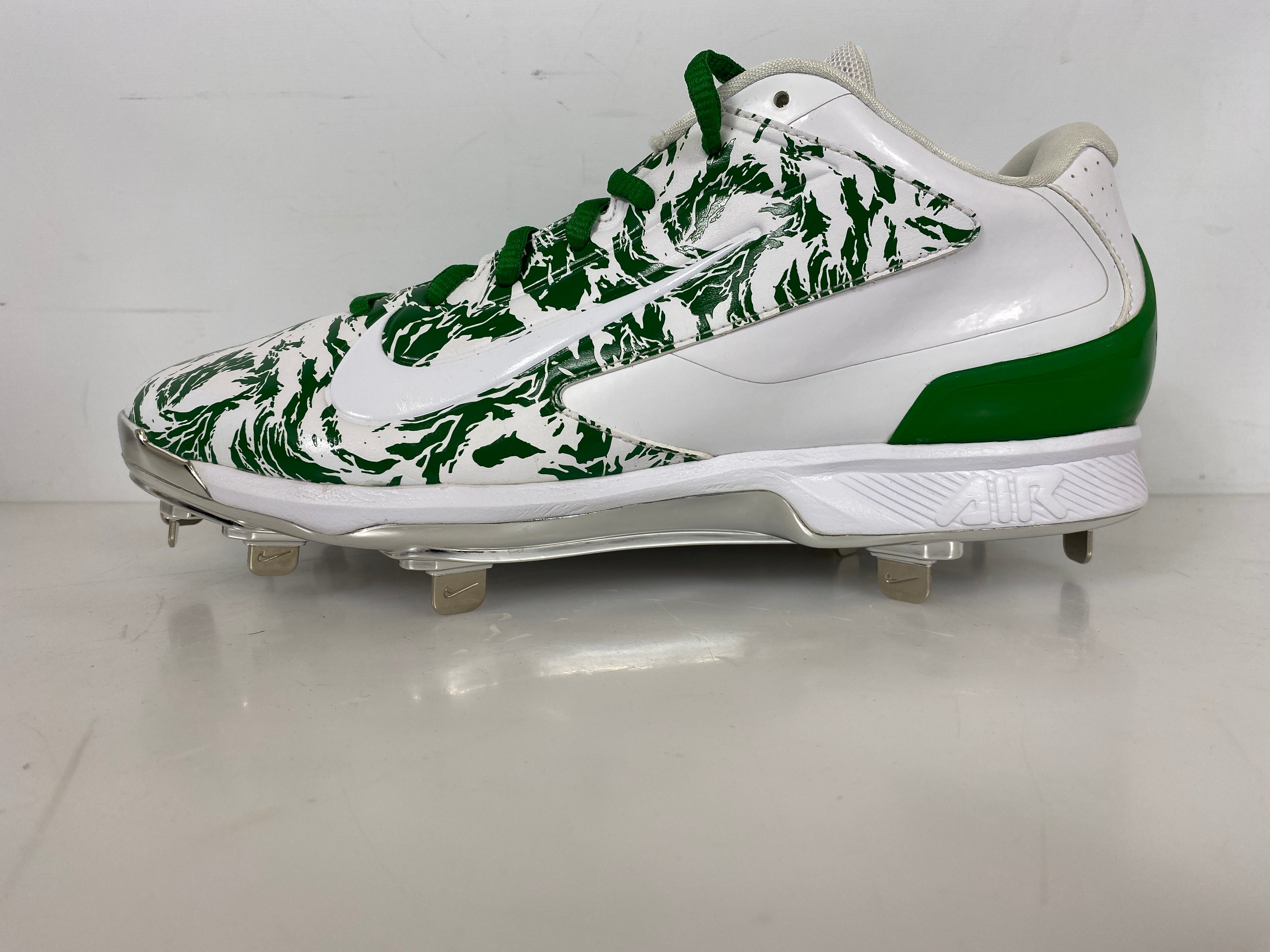 Nike White and Green Alpha Hurache Elite 2 Low Baseball Cleats Men's Size 16