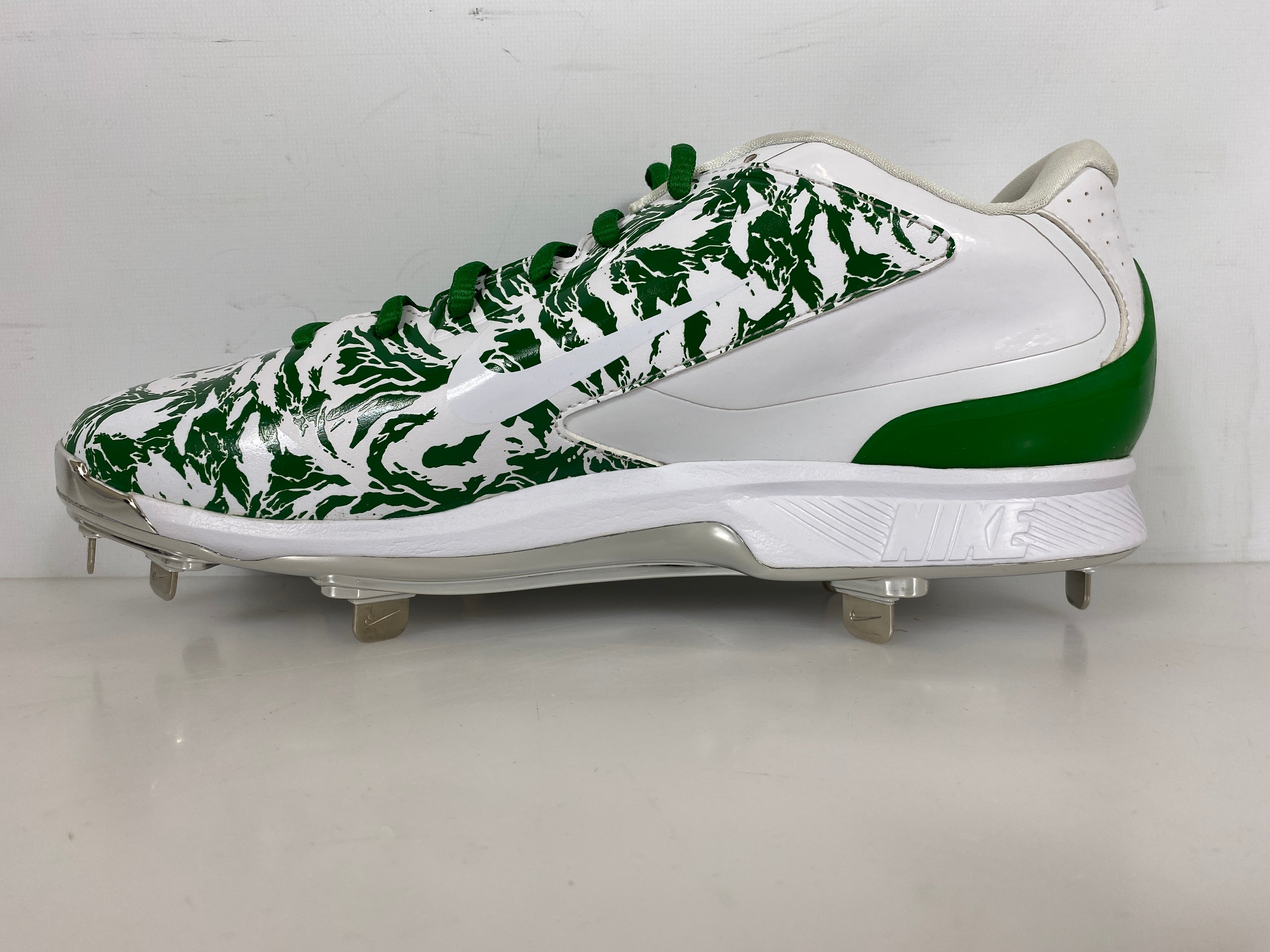 Nike White and Green Alpha Hurache Elite 2 Low Baseball Cleats Men's Size 16