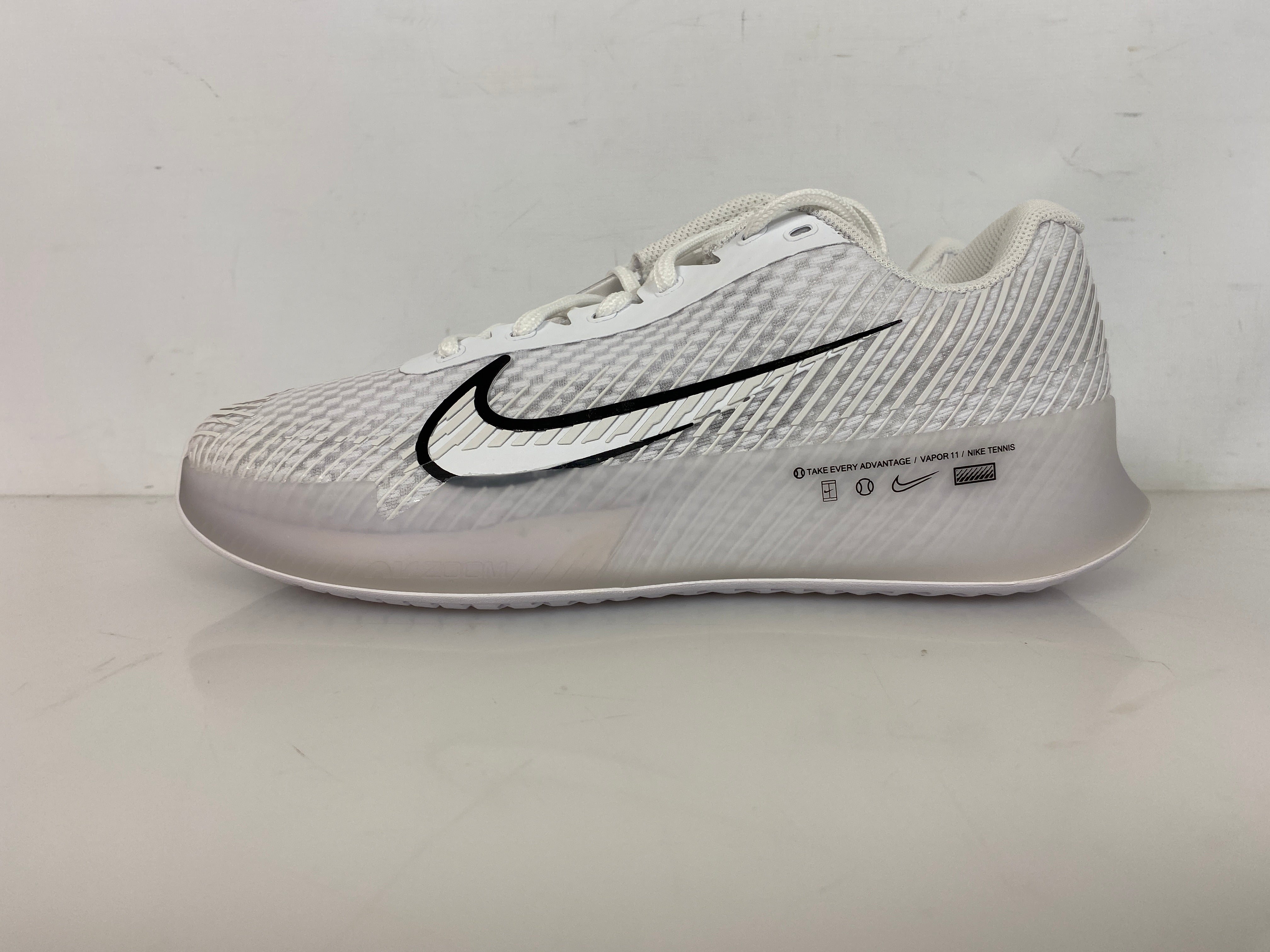 Nike White Zoom Vapor 11 HC Tennis Shoes Women's Size 8.5