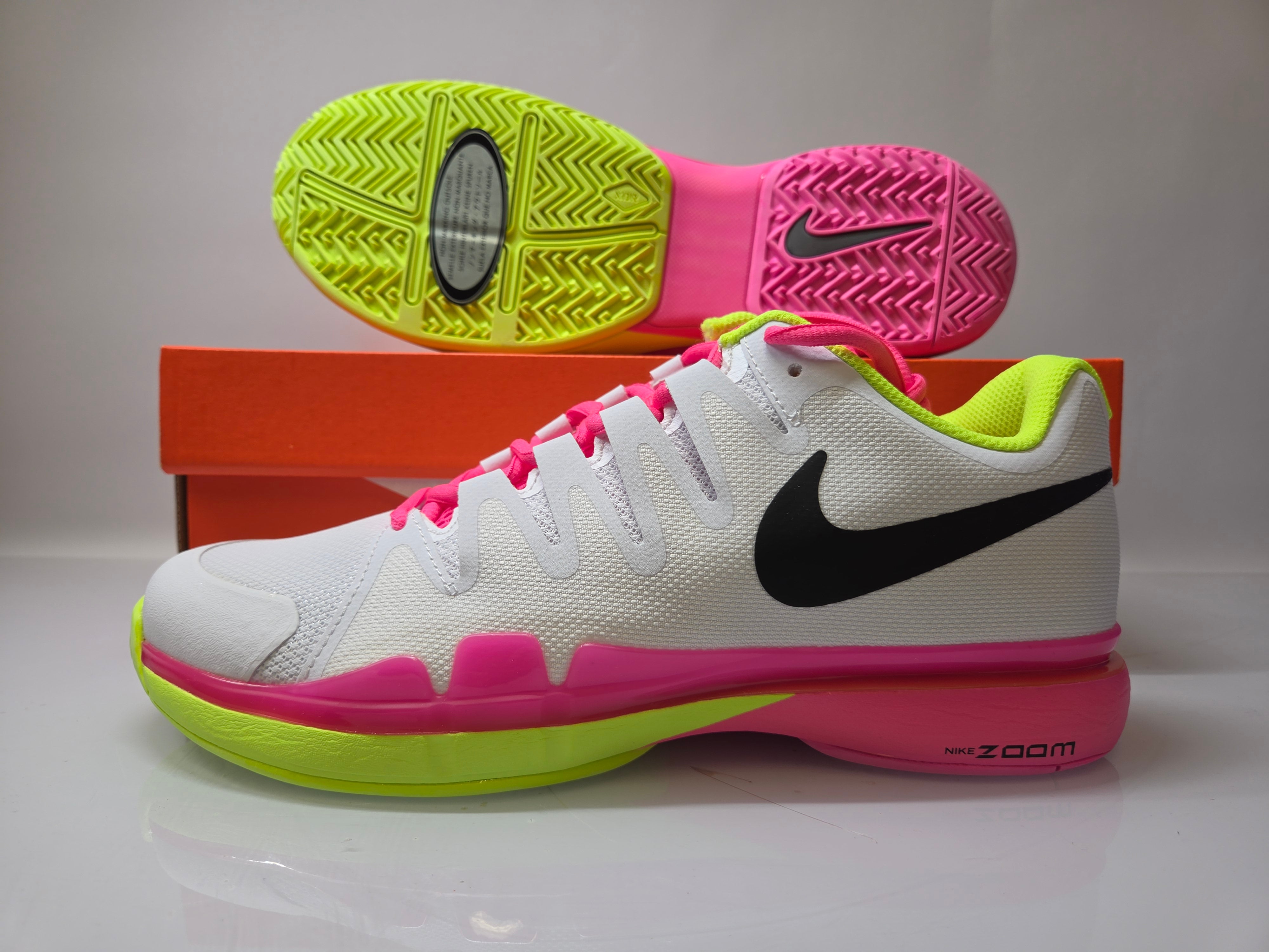 Nike White Zoom Vapor 9.5 Tour Tennis Shoes Women's Size 10.5