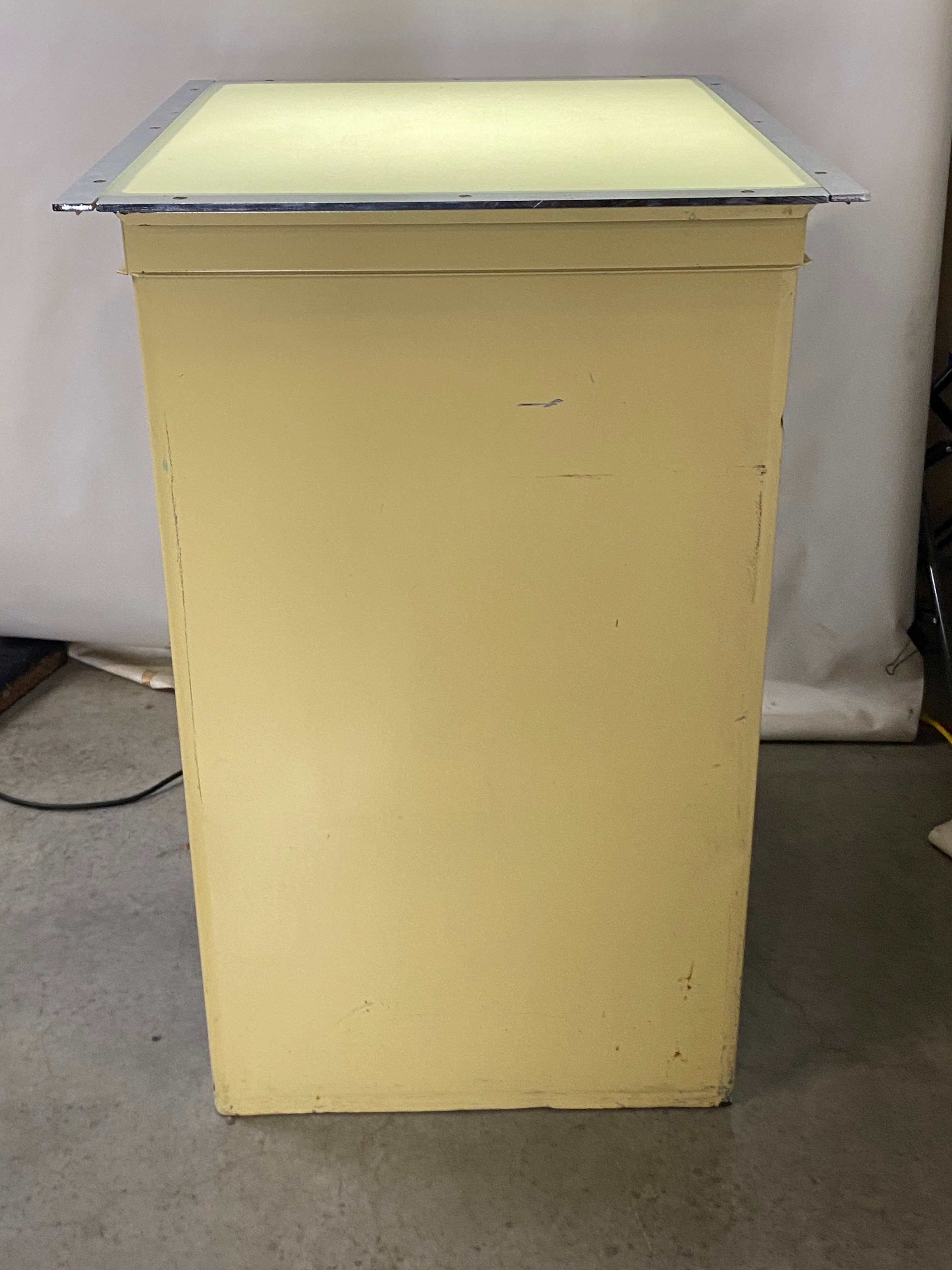 nuArc Light Table Cabinet