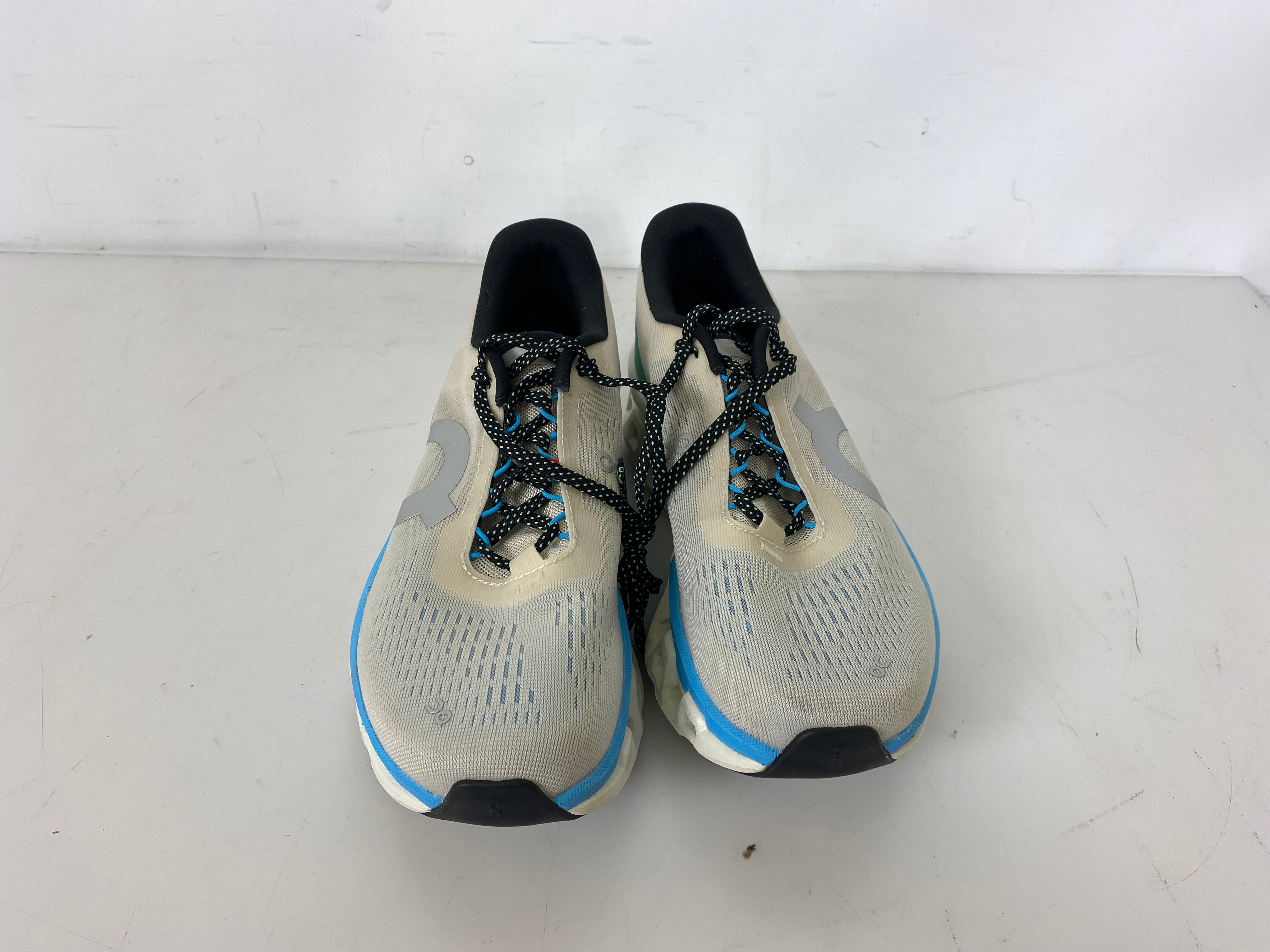 On-Cloud Women's Running Shoes Size 8
