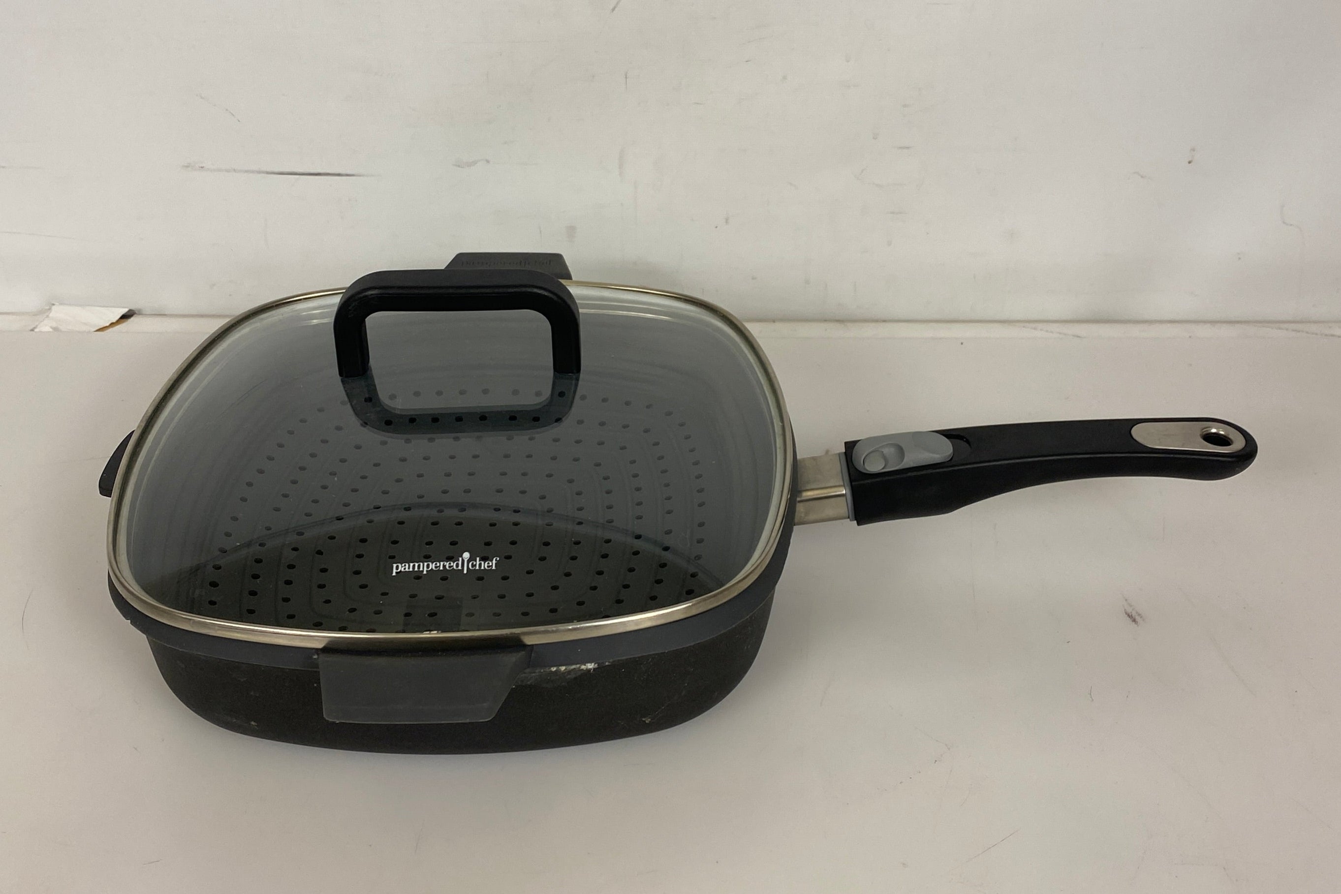 Pampered Chef Signature Non Stick Sauté and Steam Pan w/ Removable Handle