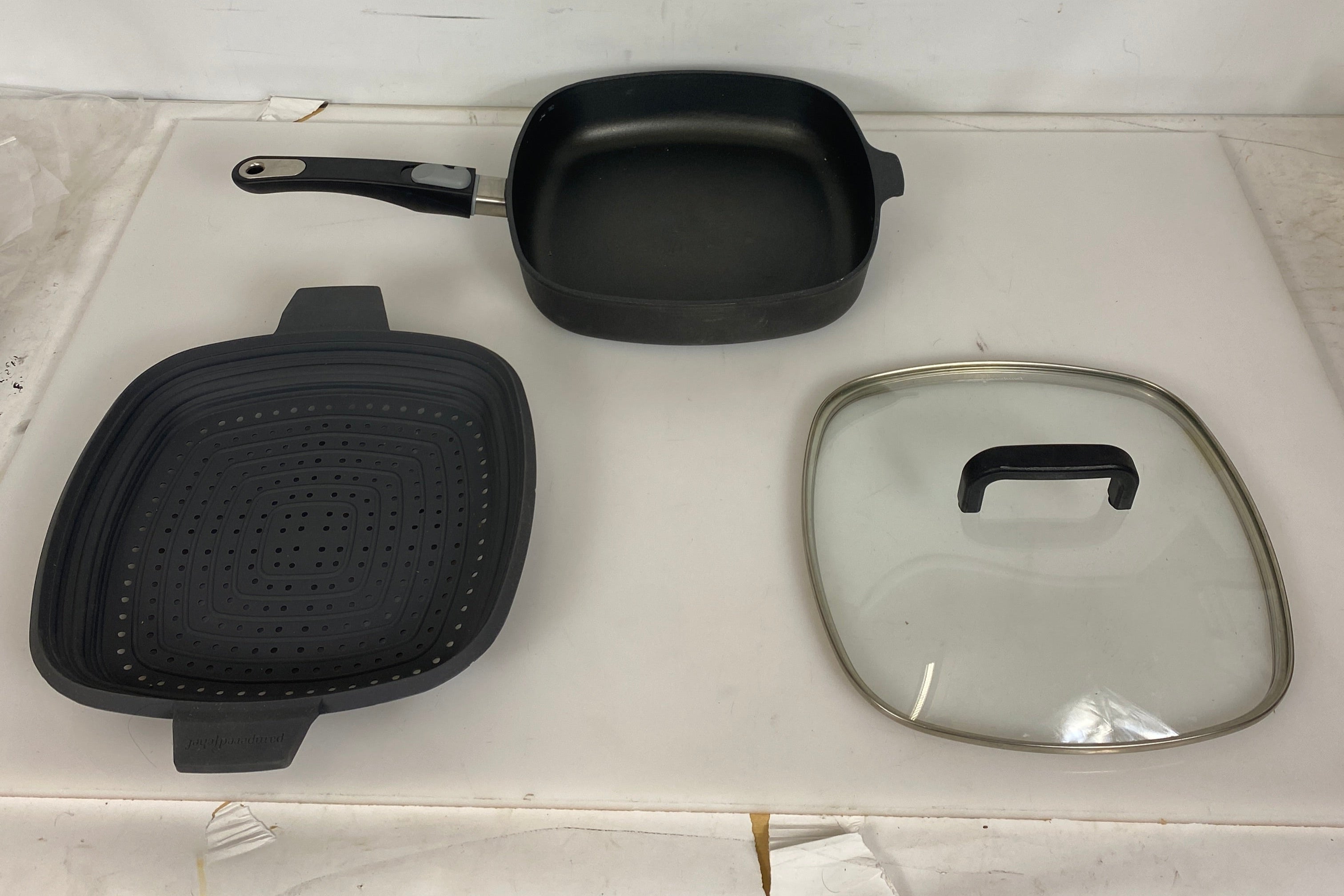 Pampered Chef Signature Non Stick Sauté and Steam Pan w/ Removable Handle