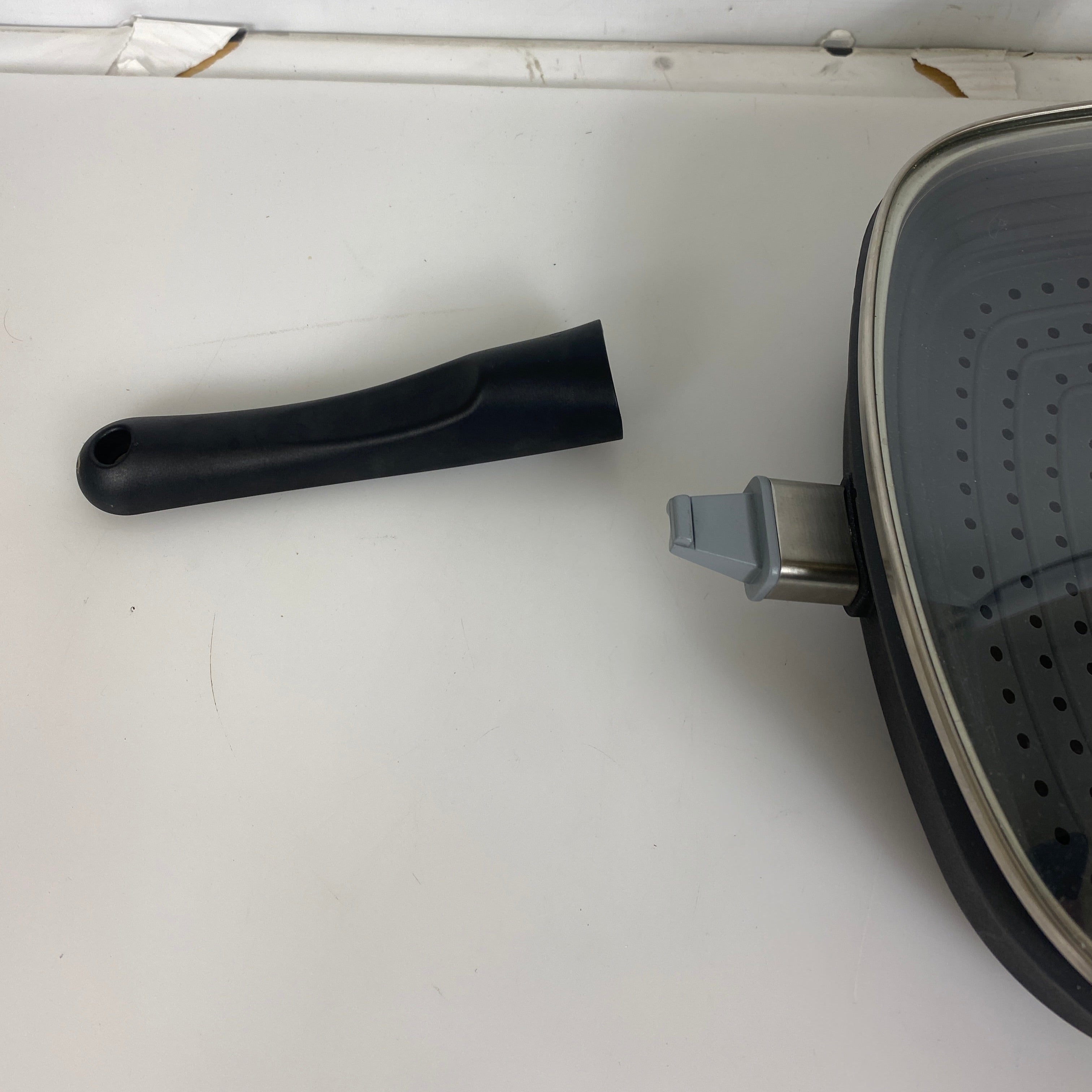 Pampered Chef Signature Non Stick Sauté and Steam Pan w/ Removable Handle