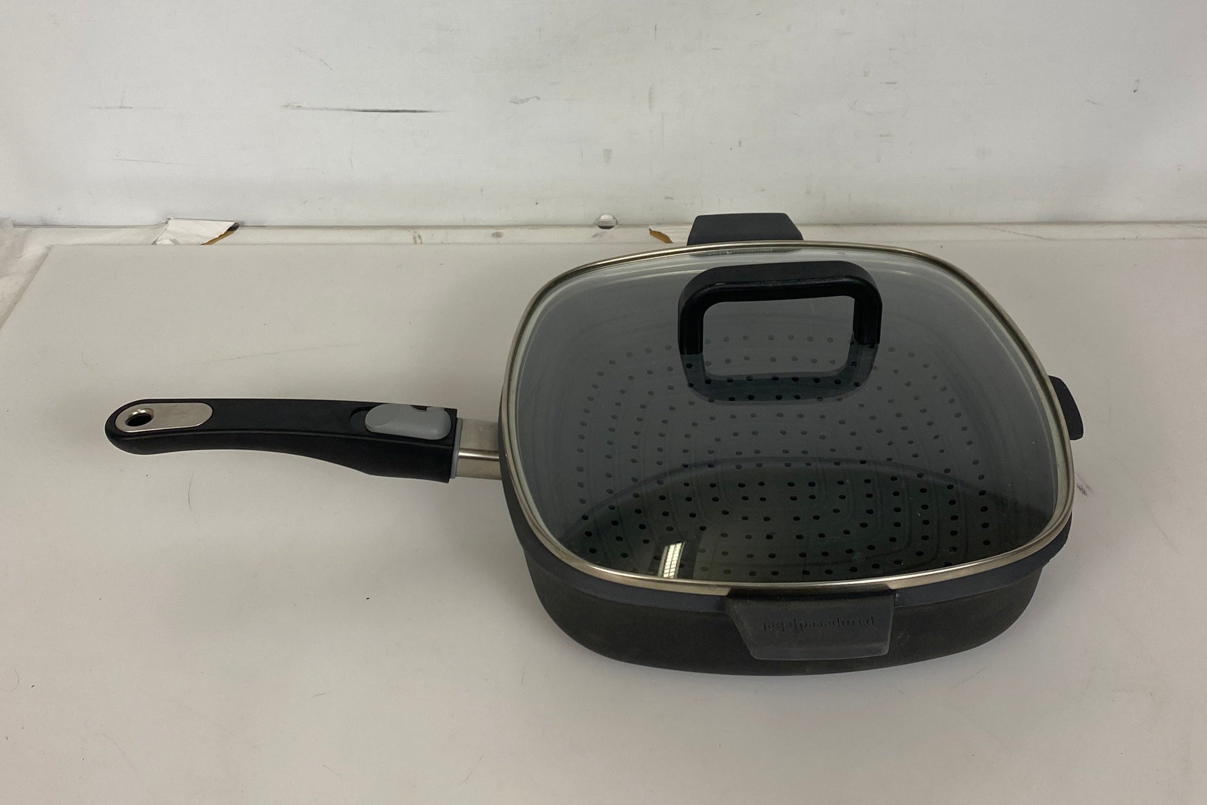 Pampered Chef Signature Non Stick Sauté and Steam Pan w/ Removable Handle