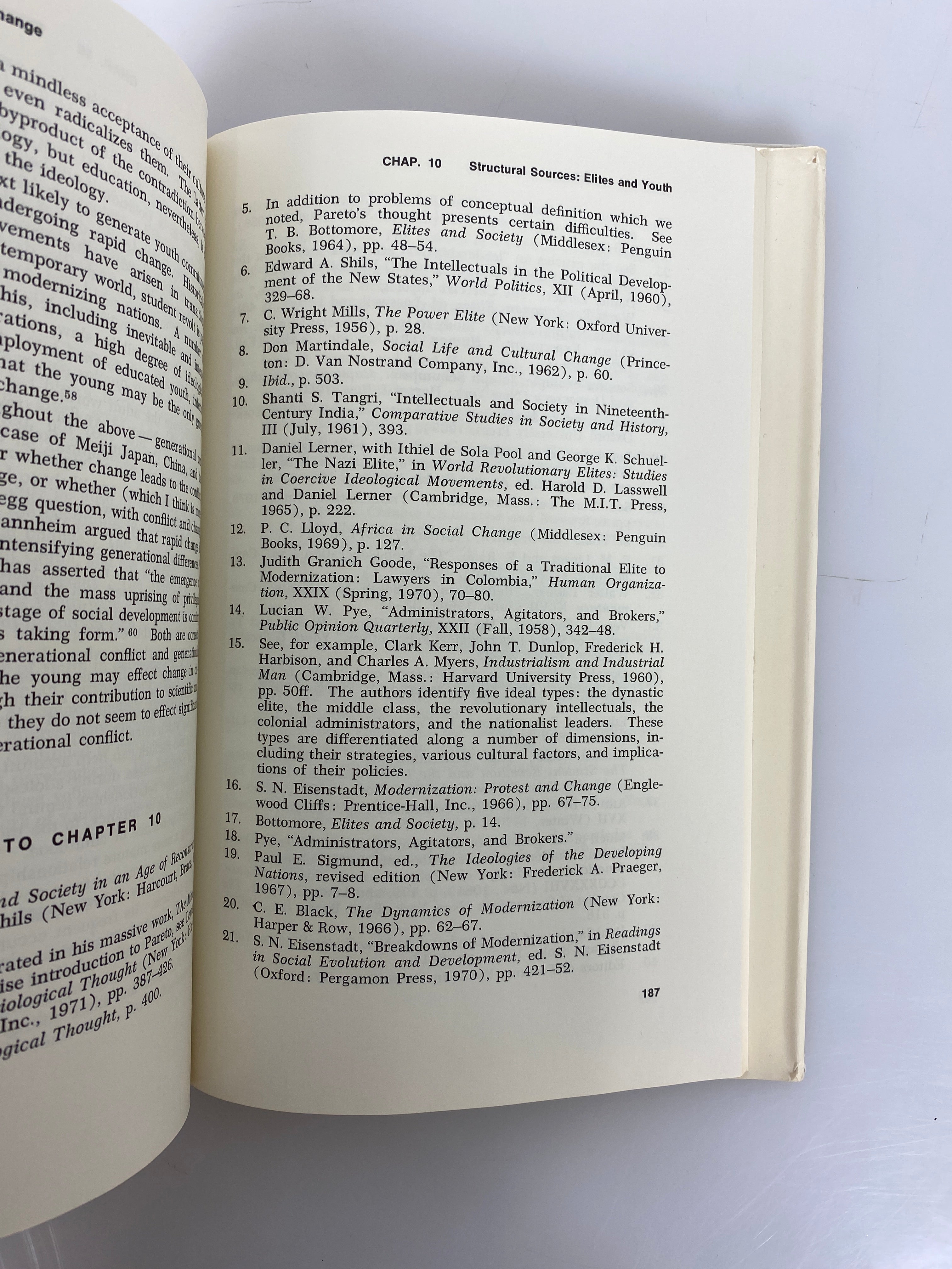 Perspectives on Social Change by Robert H. Lauer 1973 First Edition HCDJ