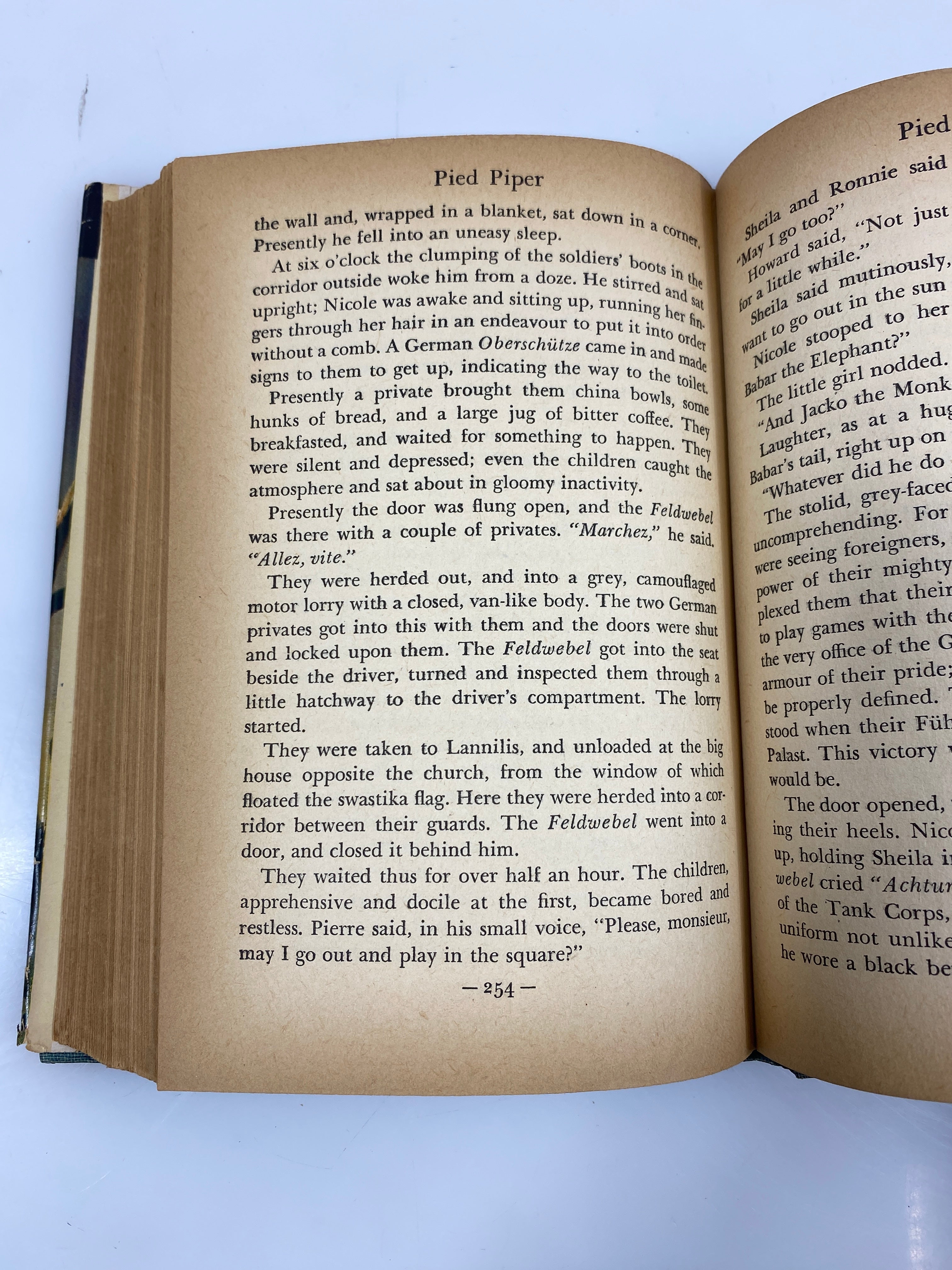 Pied Piper Nevil Shute Triangle Books 1942 HCDJ