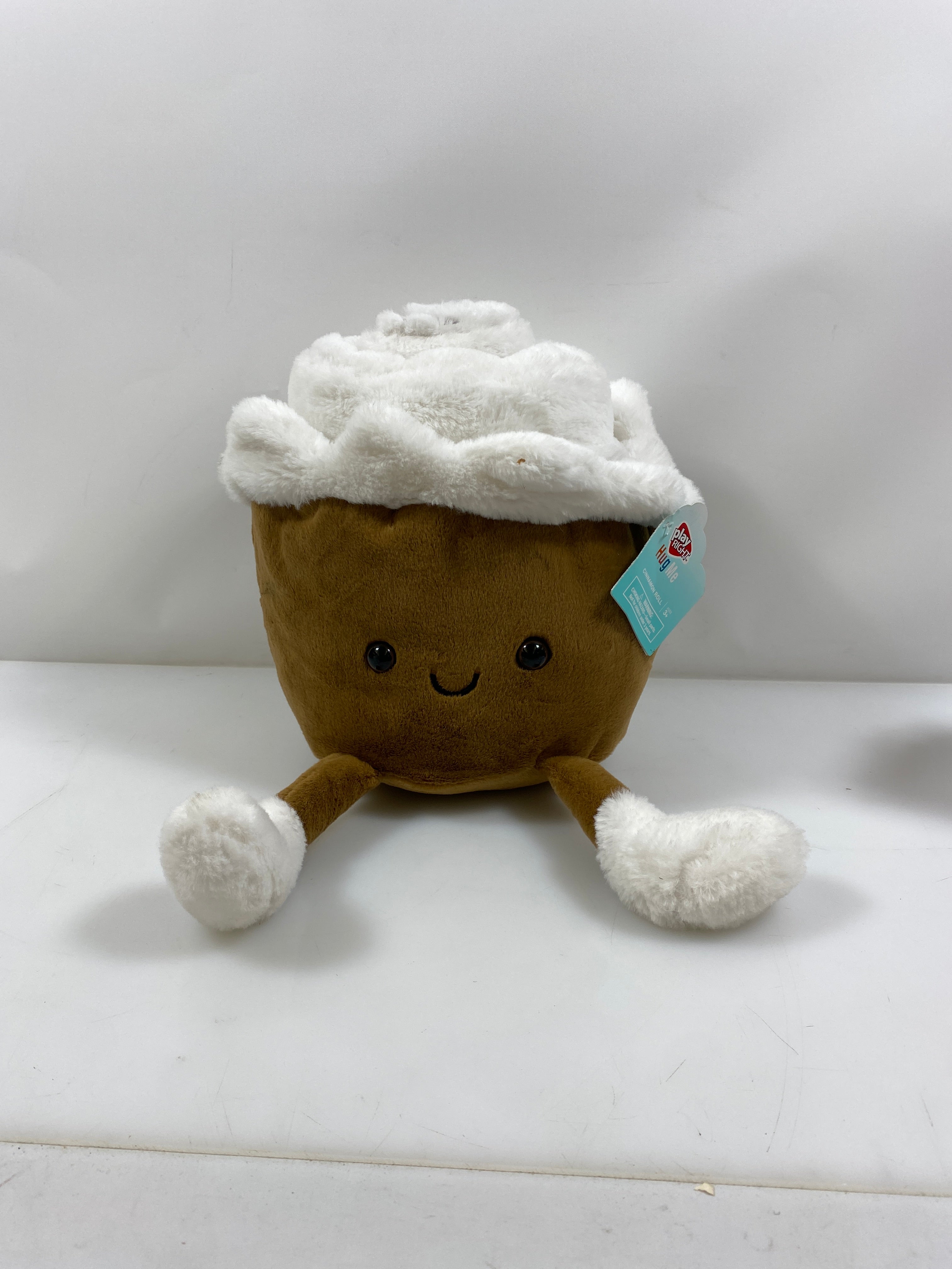 Play Right Hug Me Cinnamon Roll