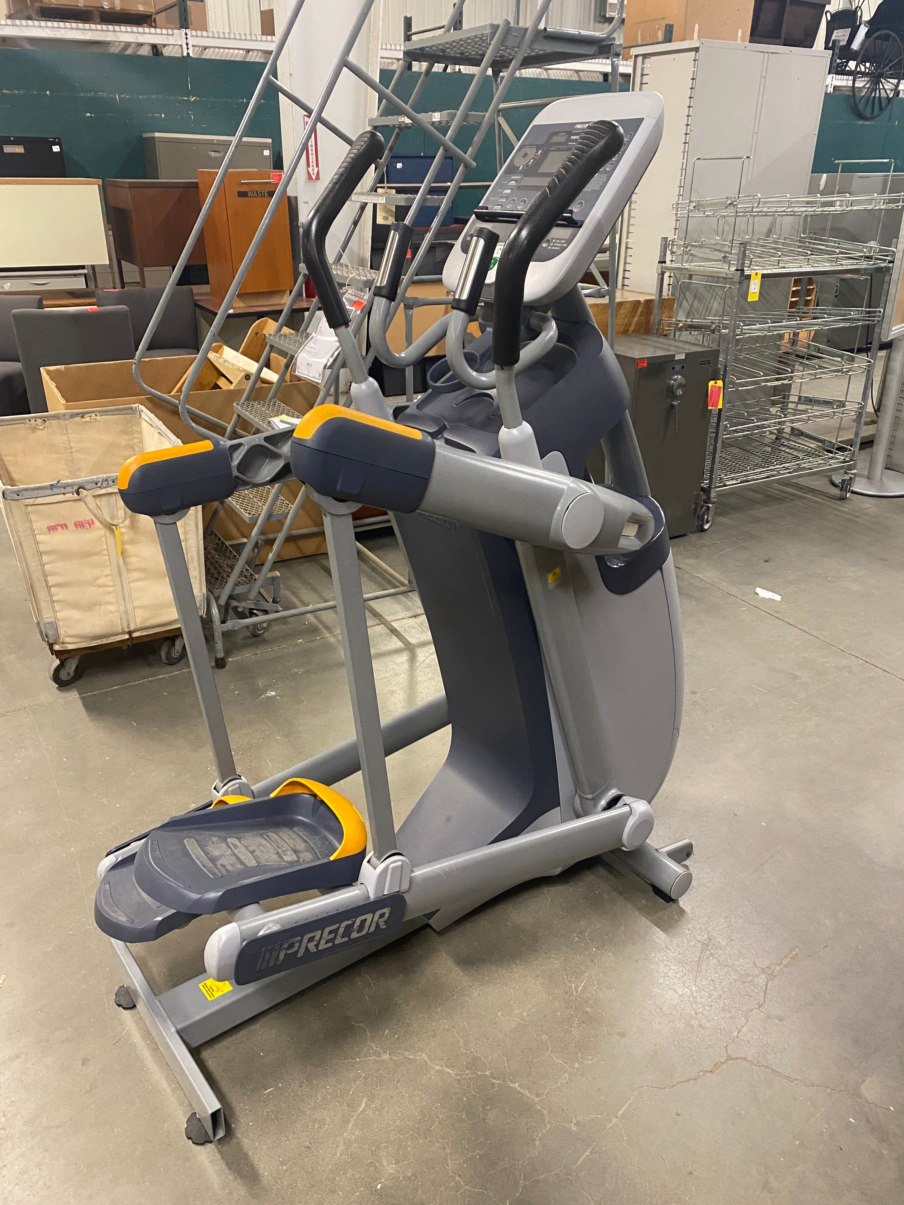 Precor AMT 100i Elliptical Trainer
