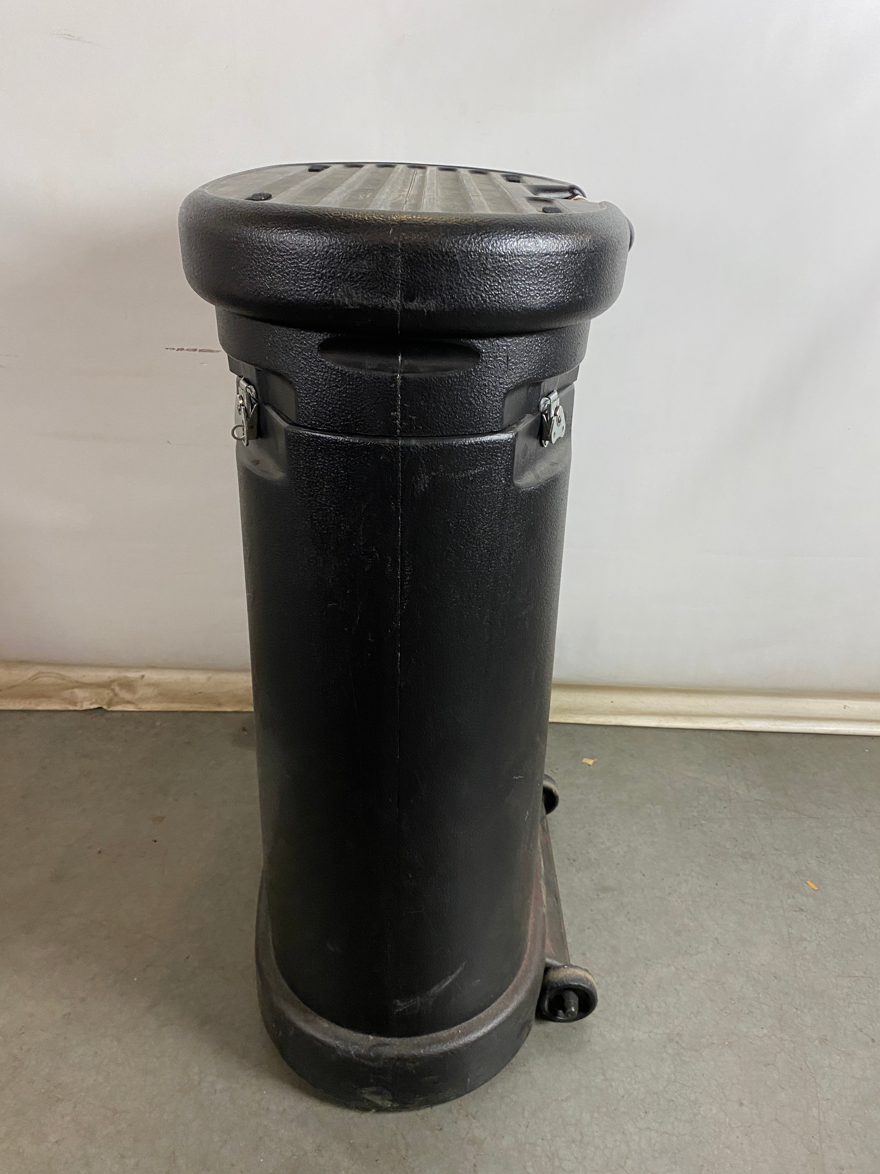 Presentation Board with Hard Shell Black Carrying Case with Wheels