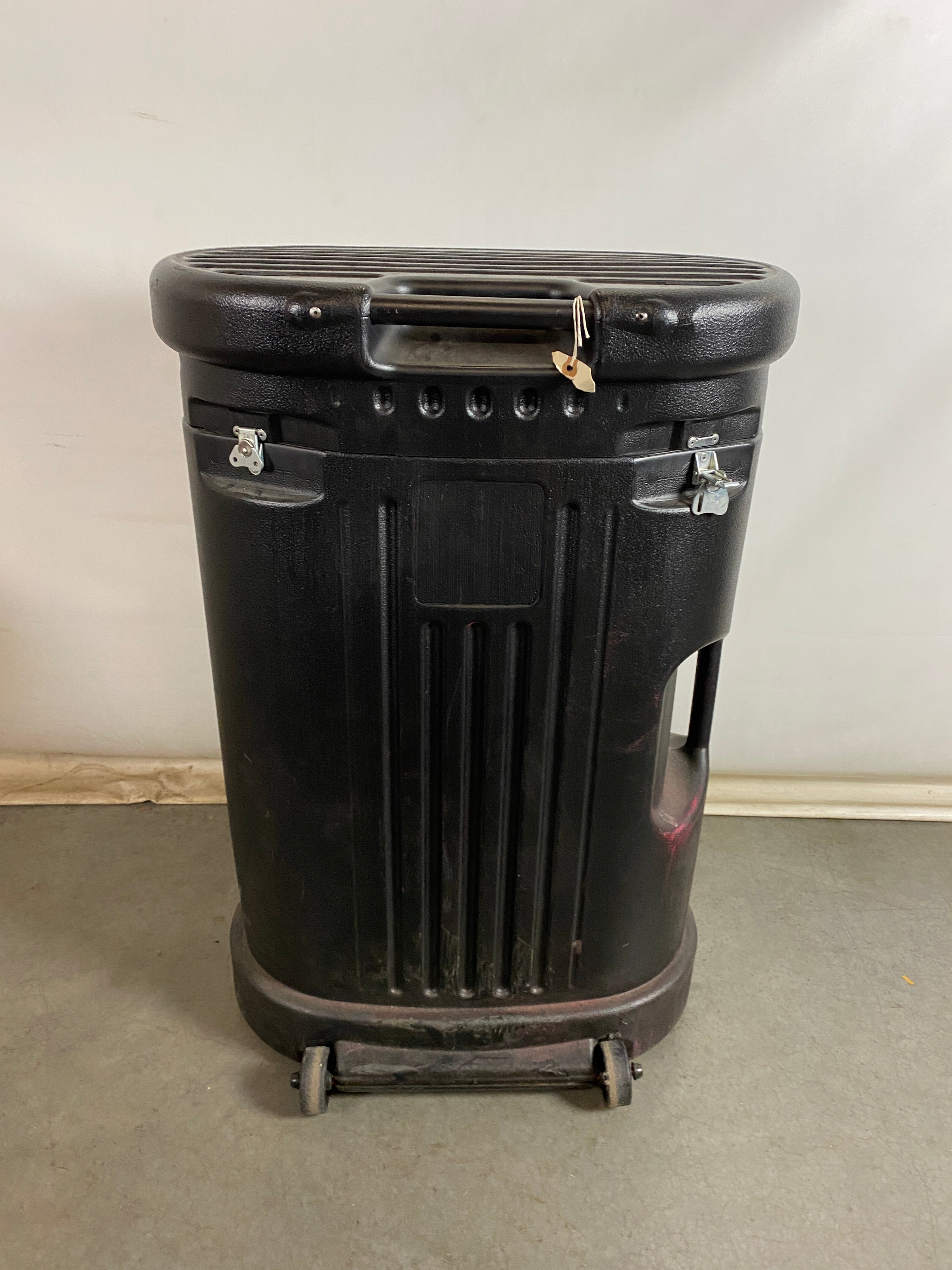 Presentation Board with Hard Shell Black Carrying Case with Wheels