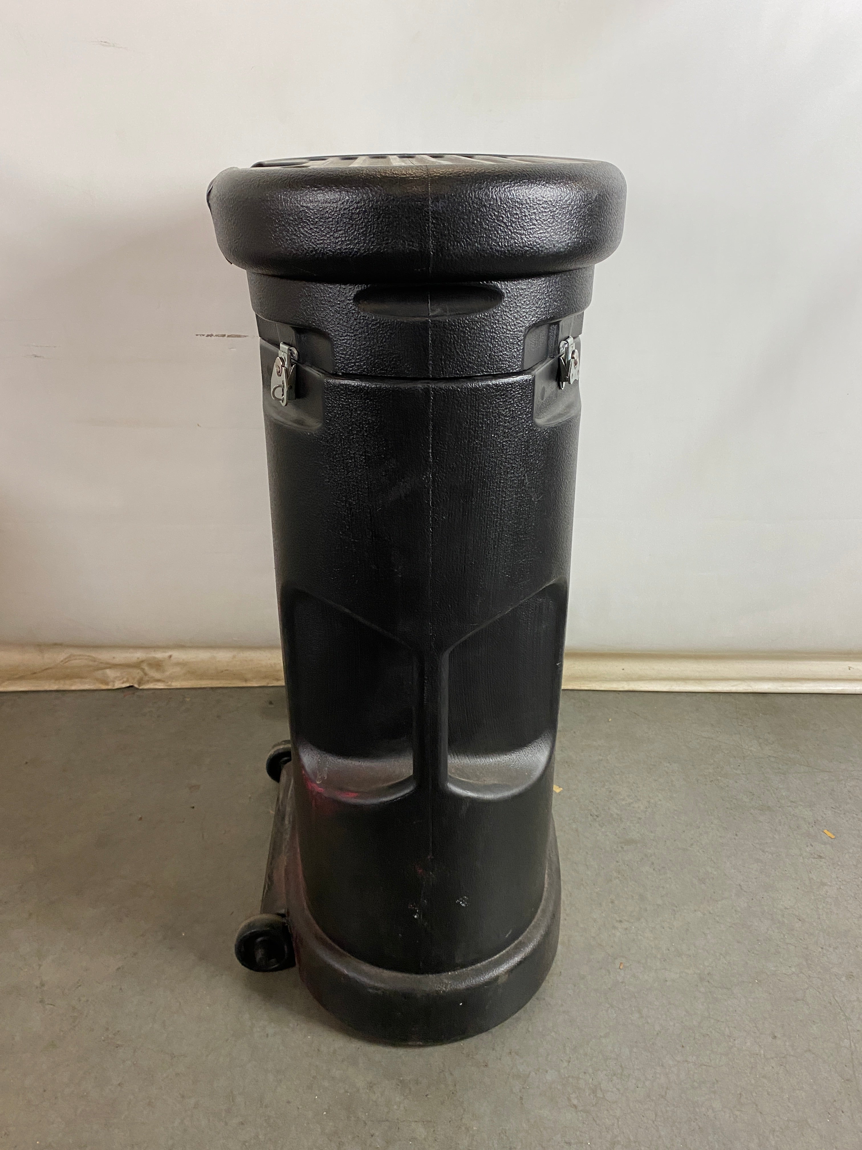 Presentation Board with Hard Shell Black Carrying Case with Wheels