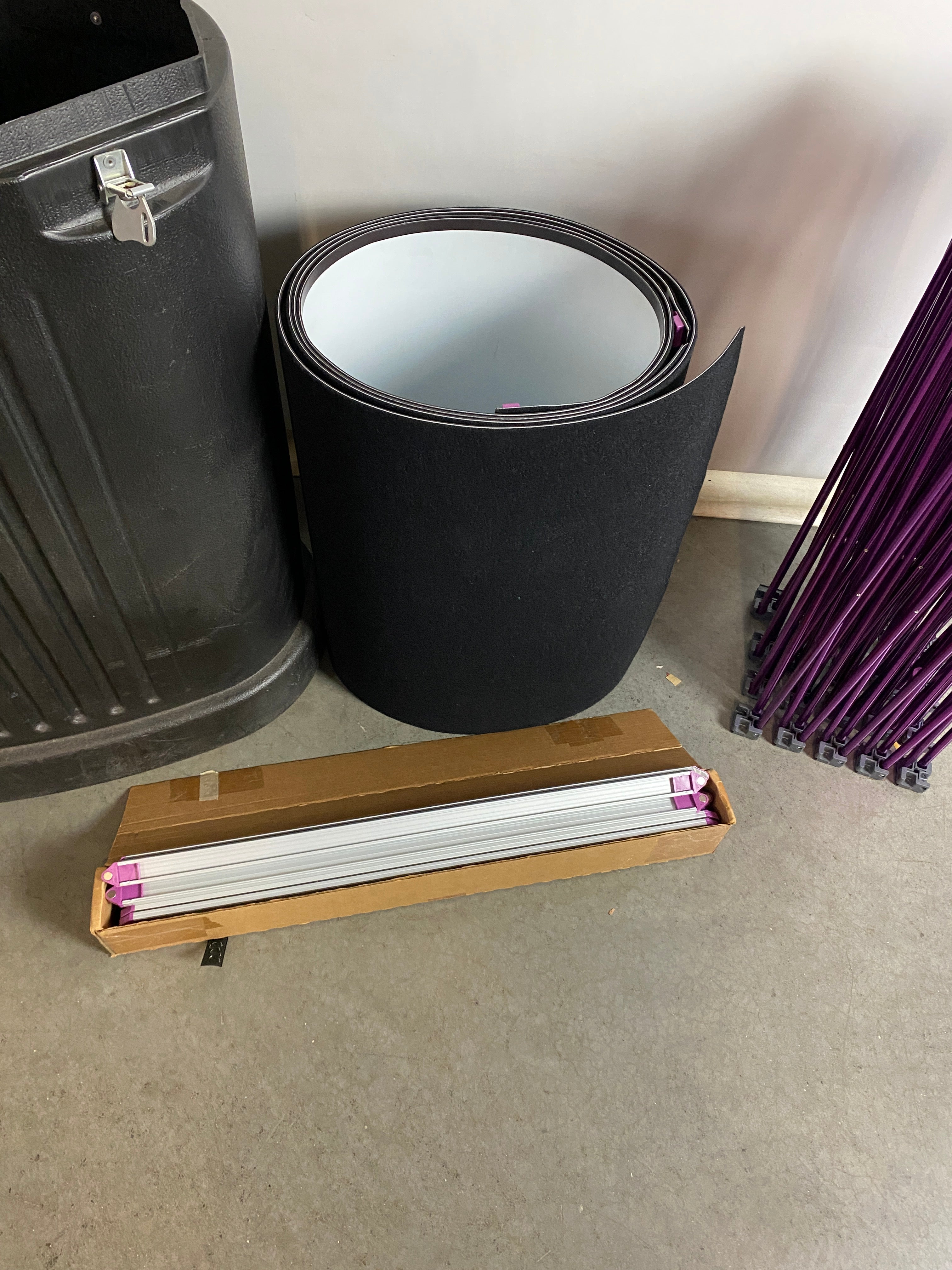 Presentation Board with Hard Shell Black Carrying Case with Wheels