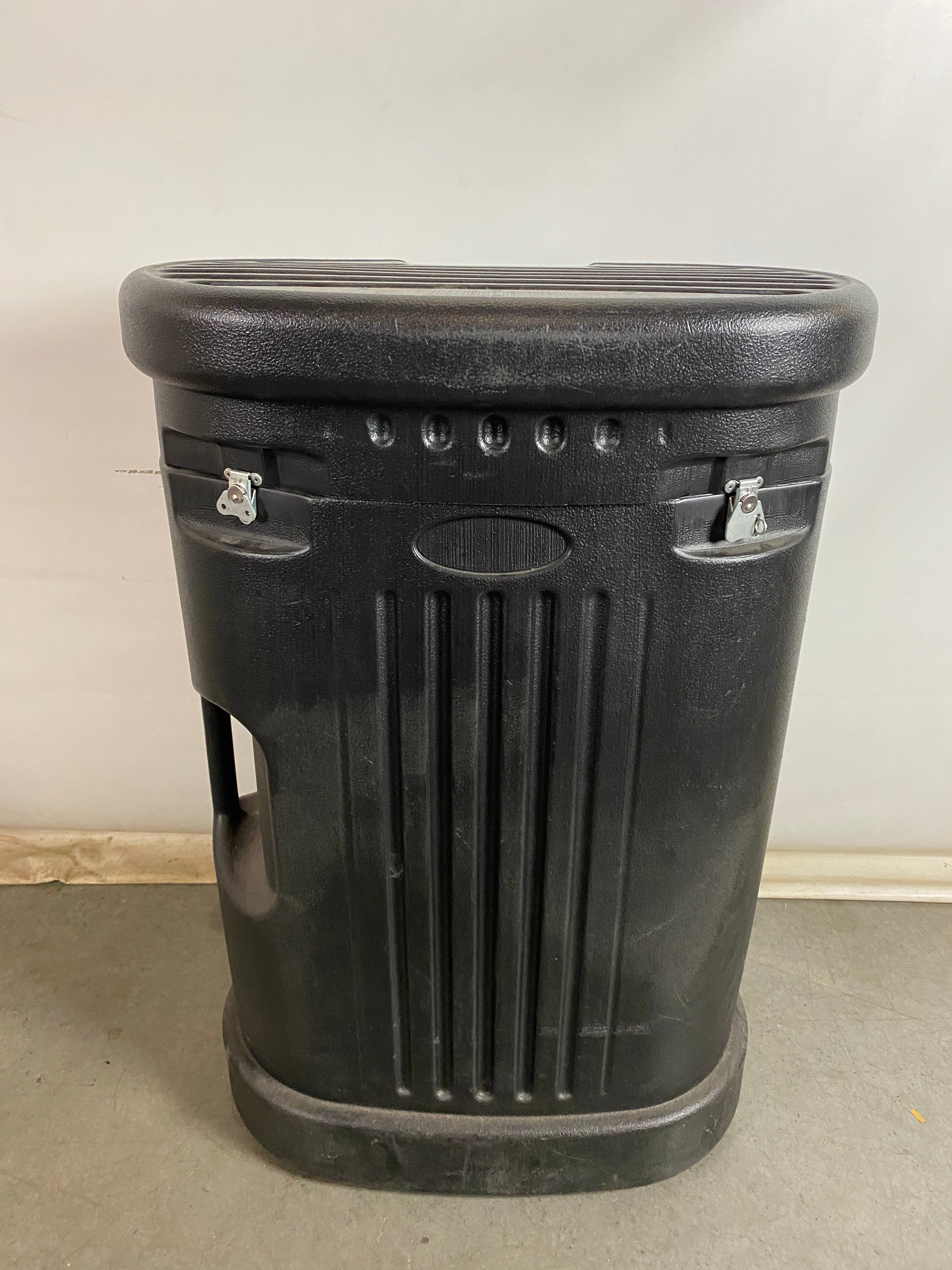 Presentation Board with Hard Shell Black Carrying Case with Wheels