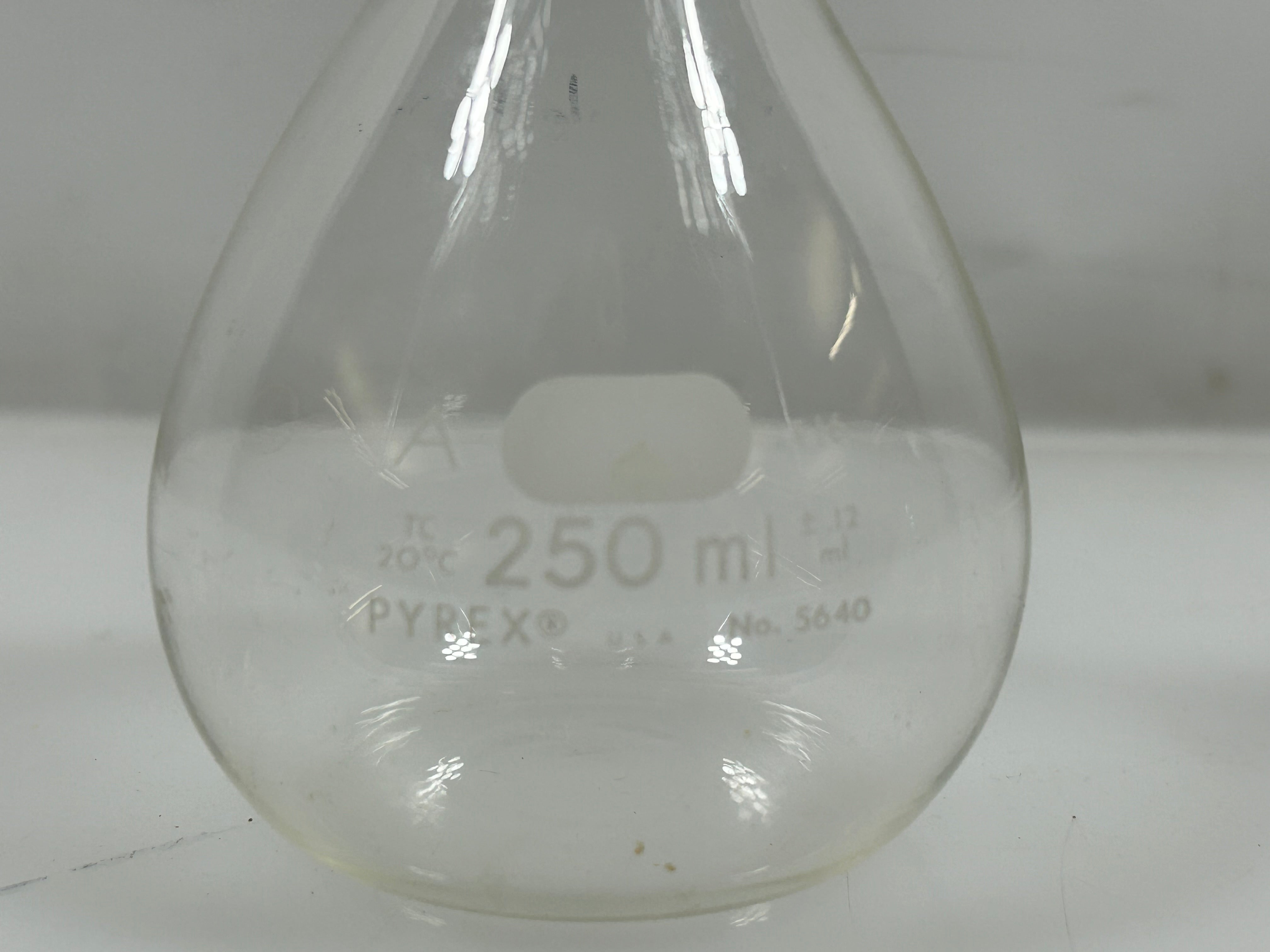 Pyrex 250mL Volumetric Flask