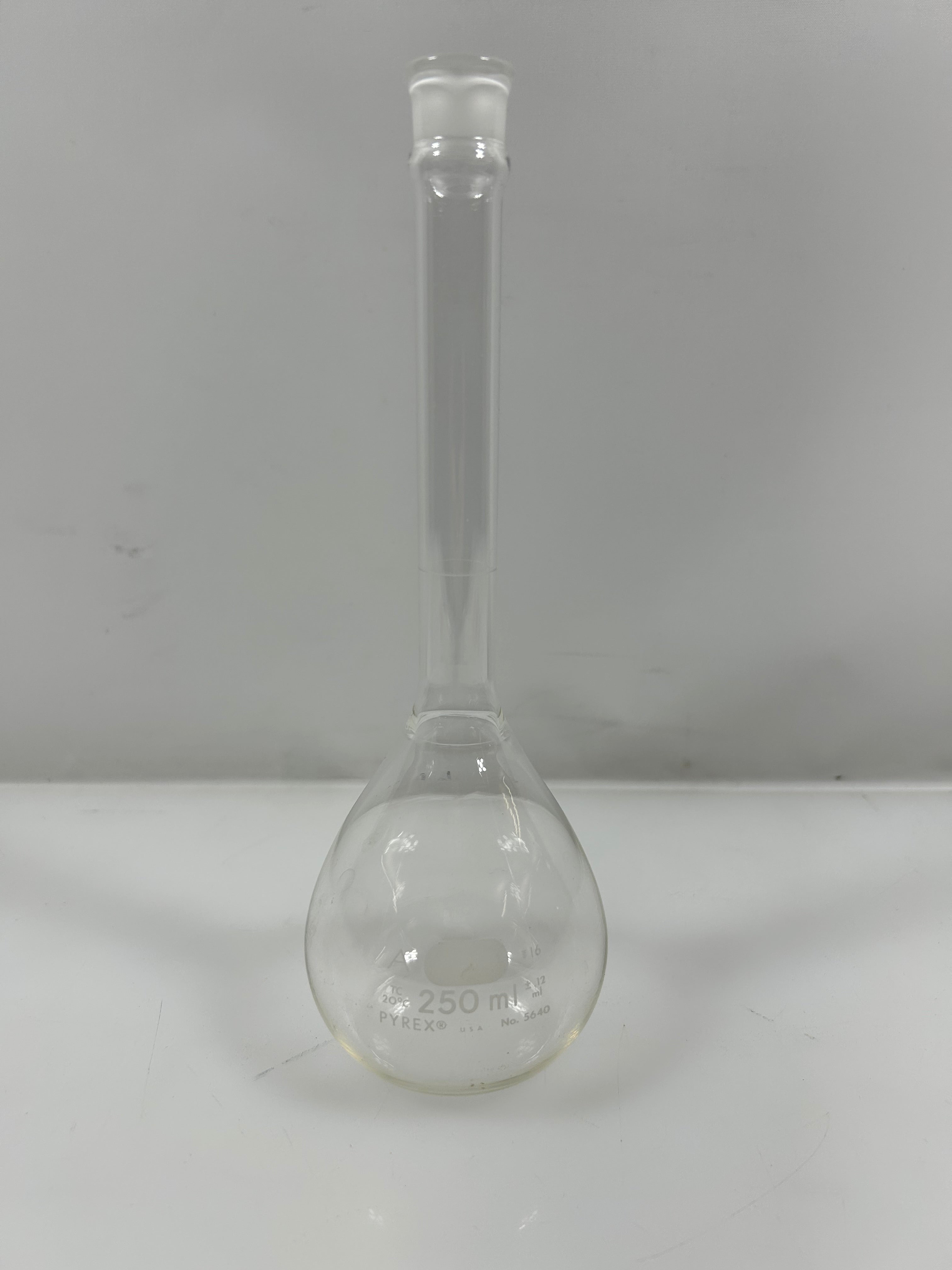 Pyrex 250mL Volumetric Flask