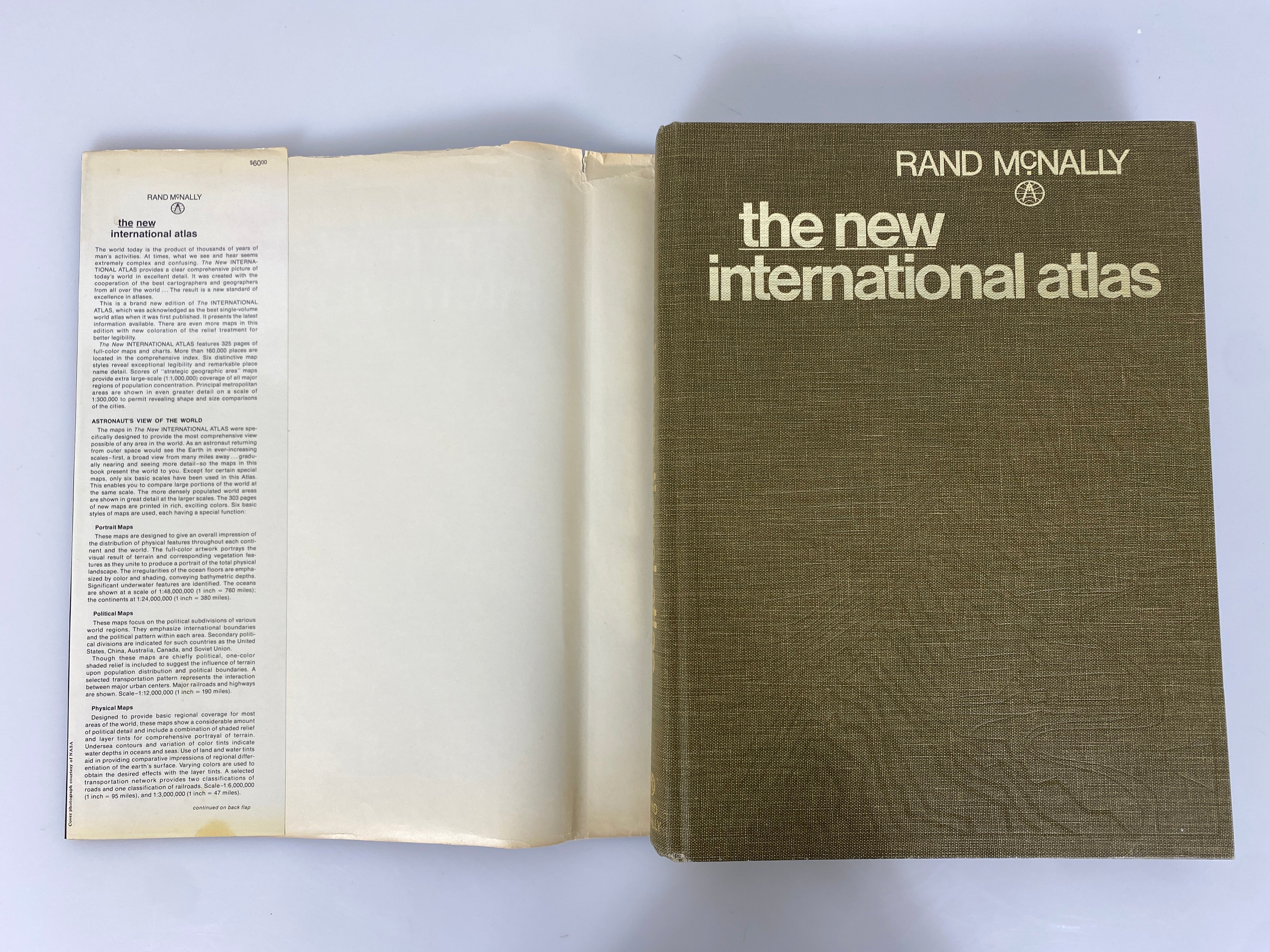 Rand McNally The New International Atlas (1981) Vintage HC DJ