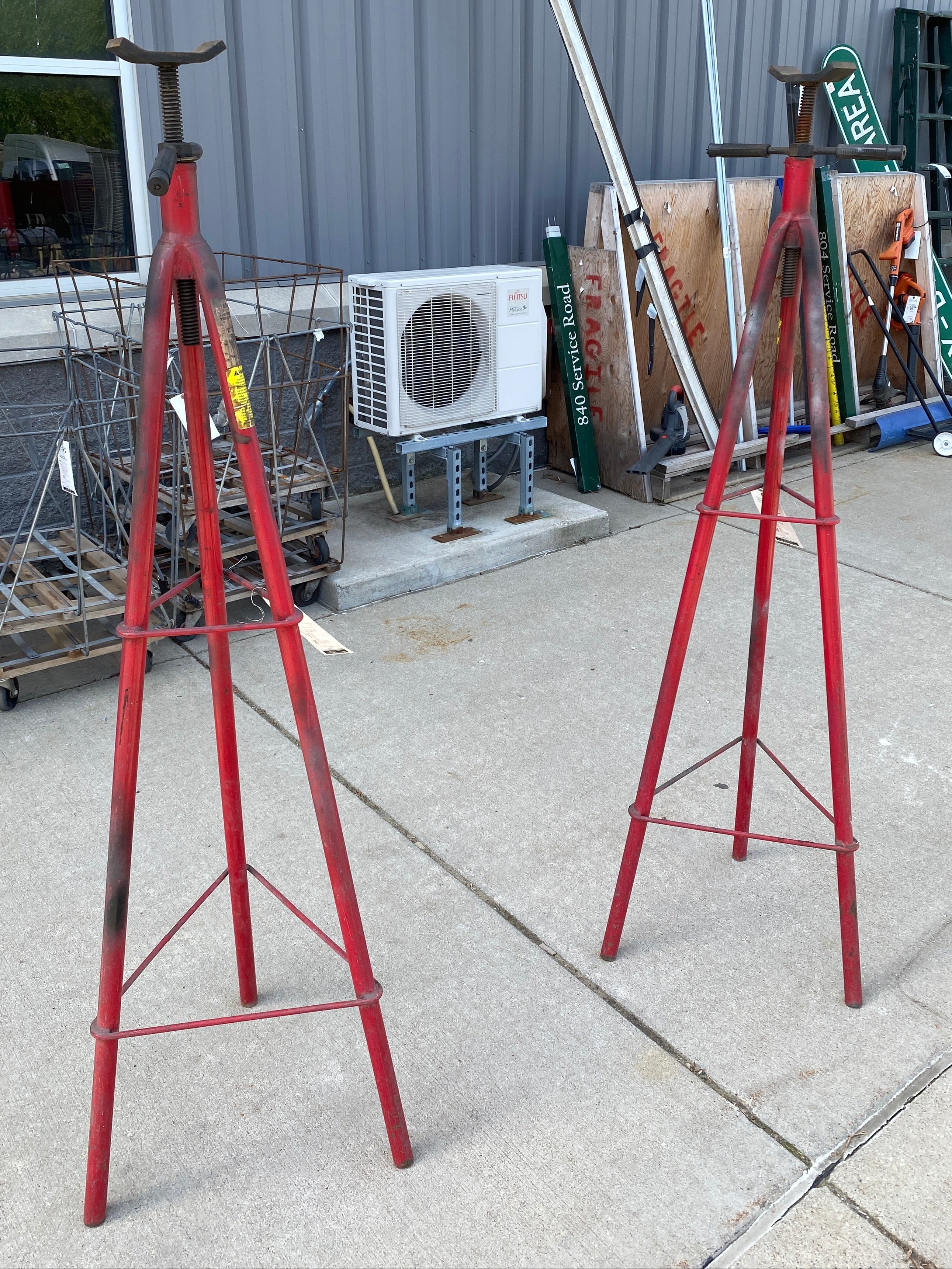 Red Three Leg Adjustable Pipe Jacks Pair of 2