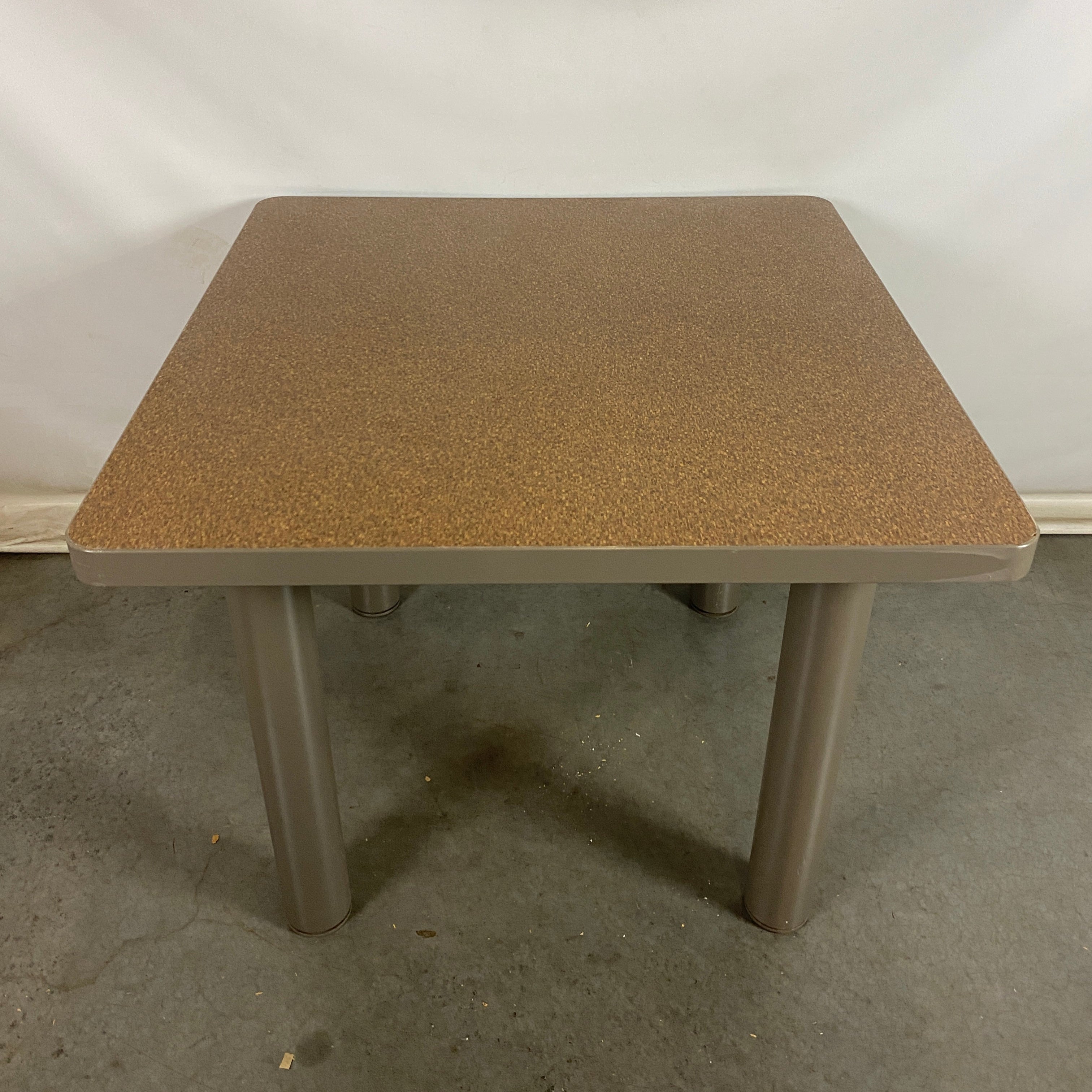 Rounded Metal Leg Laminate Top Table