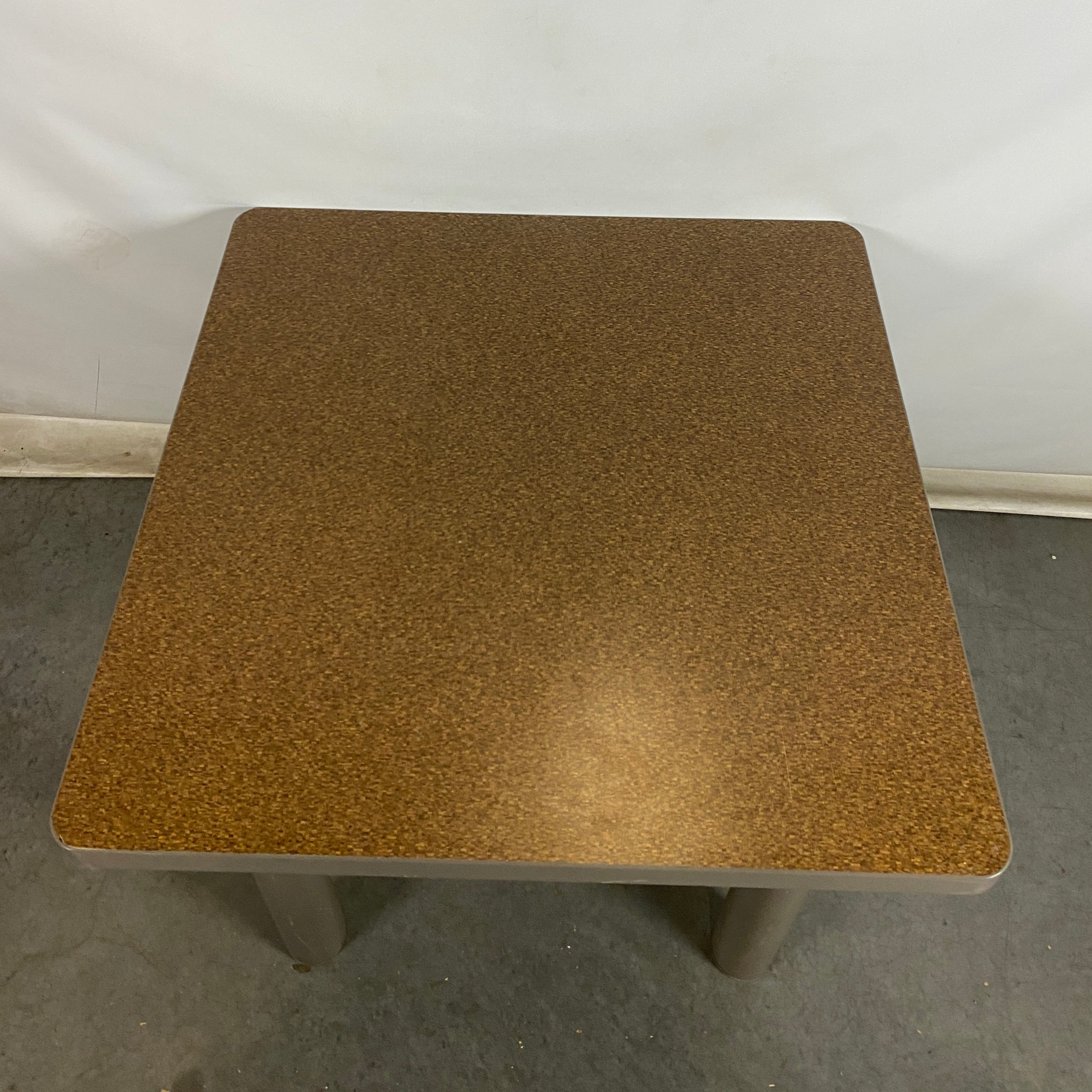 Rounded Metal Leg Laminate Top Table