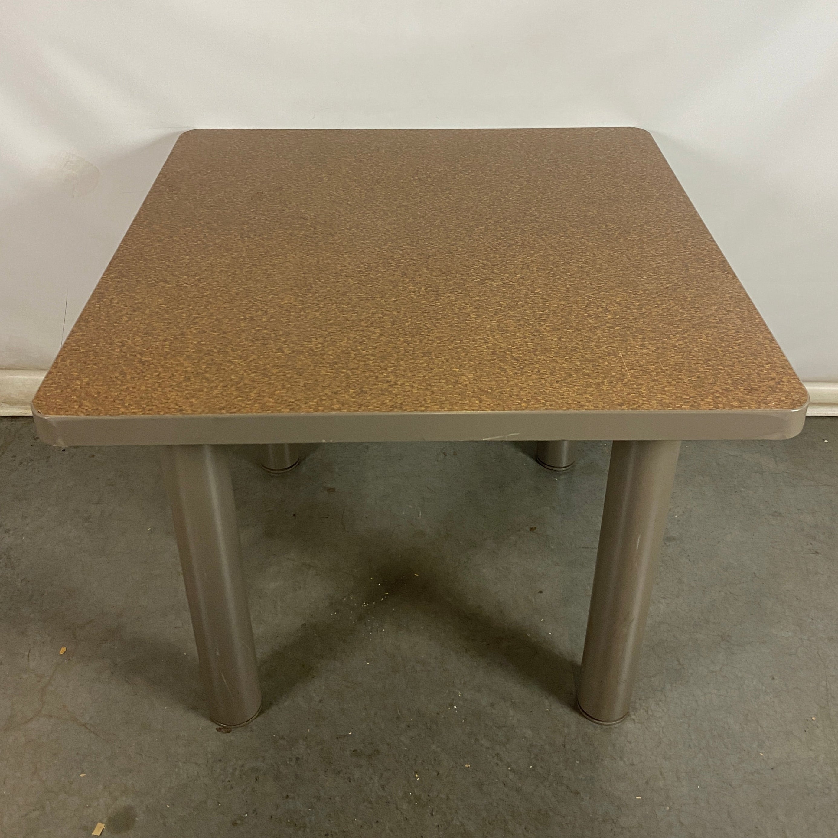 Rounded Metal Leg Laminate Top Table