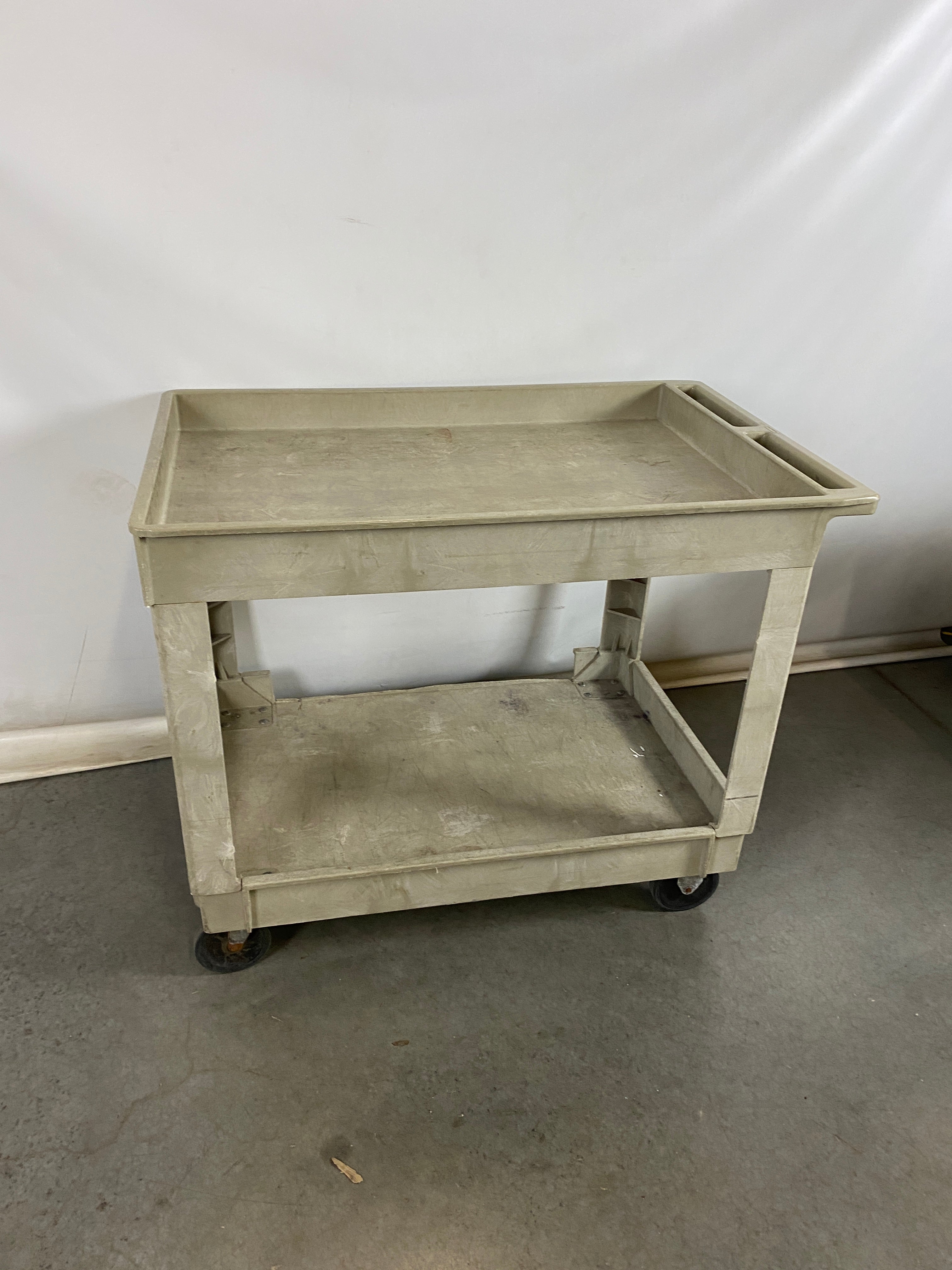 Rubbermaid Beige Utility Cart w/ Shelves