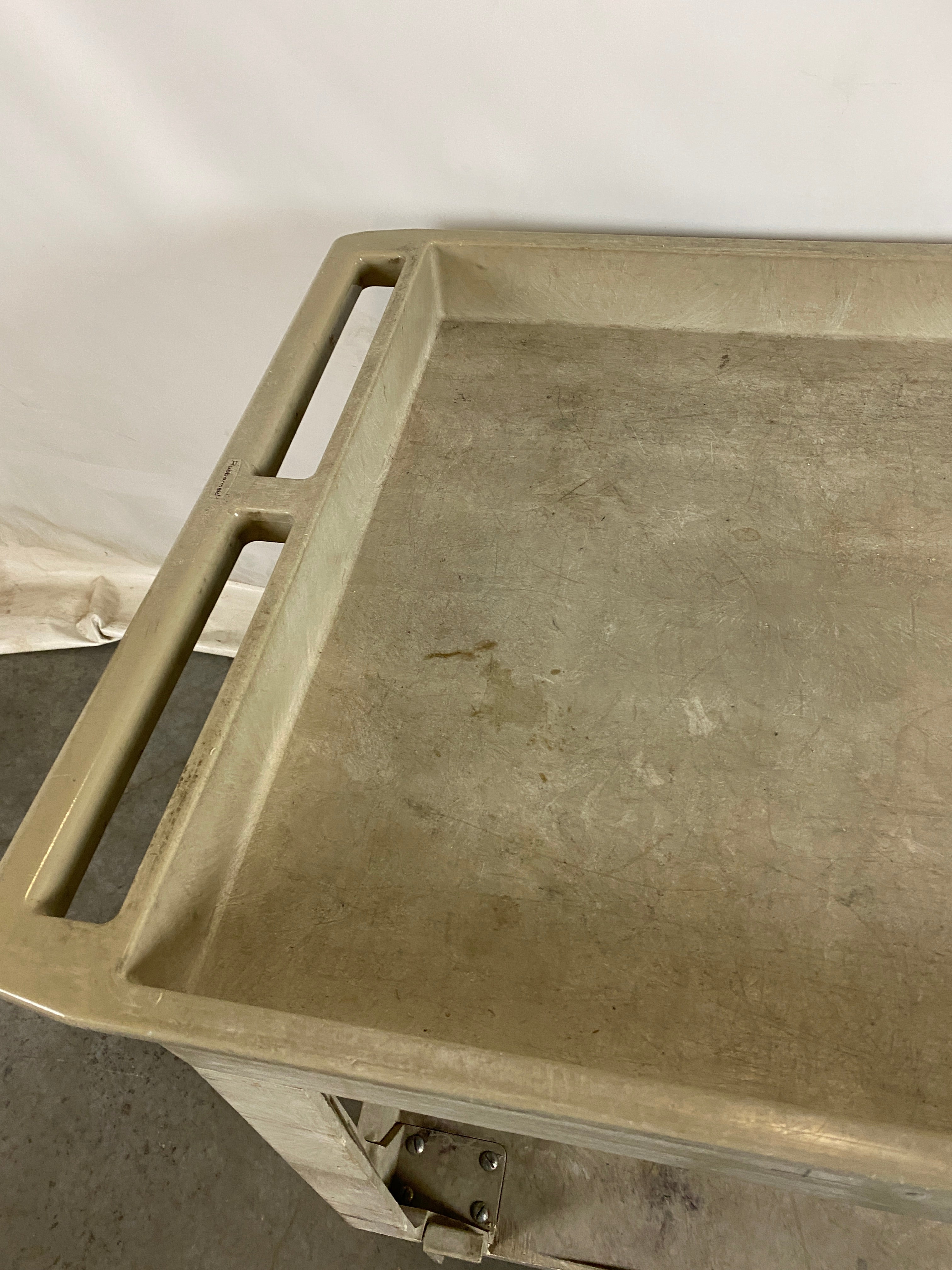 Rubbermaid Beige Utility Cart w/ Shelves