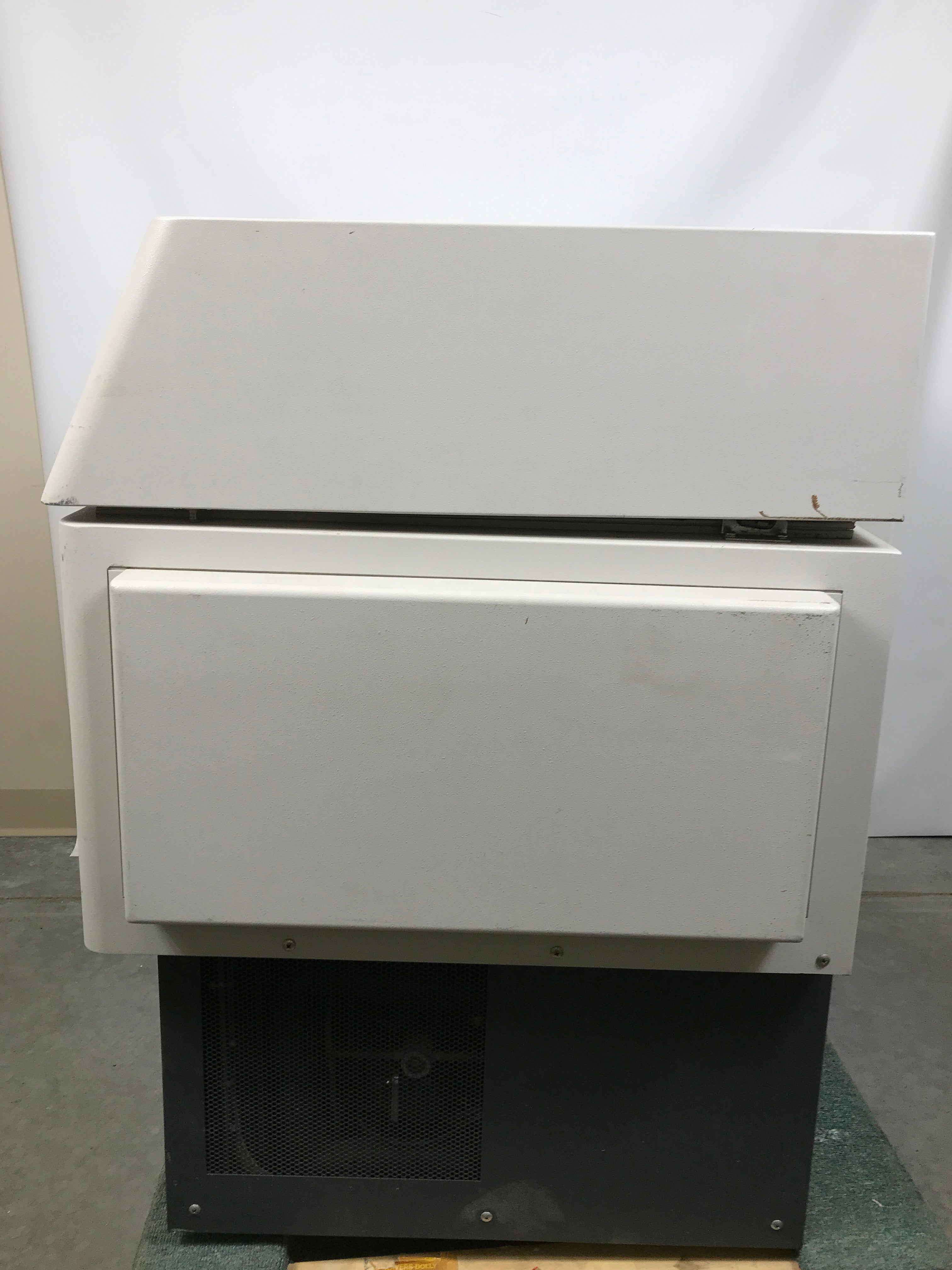 New Brunswick Innova 4340 Illuminated Refrigerated Incubator Shaker *For Parts or Repair*