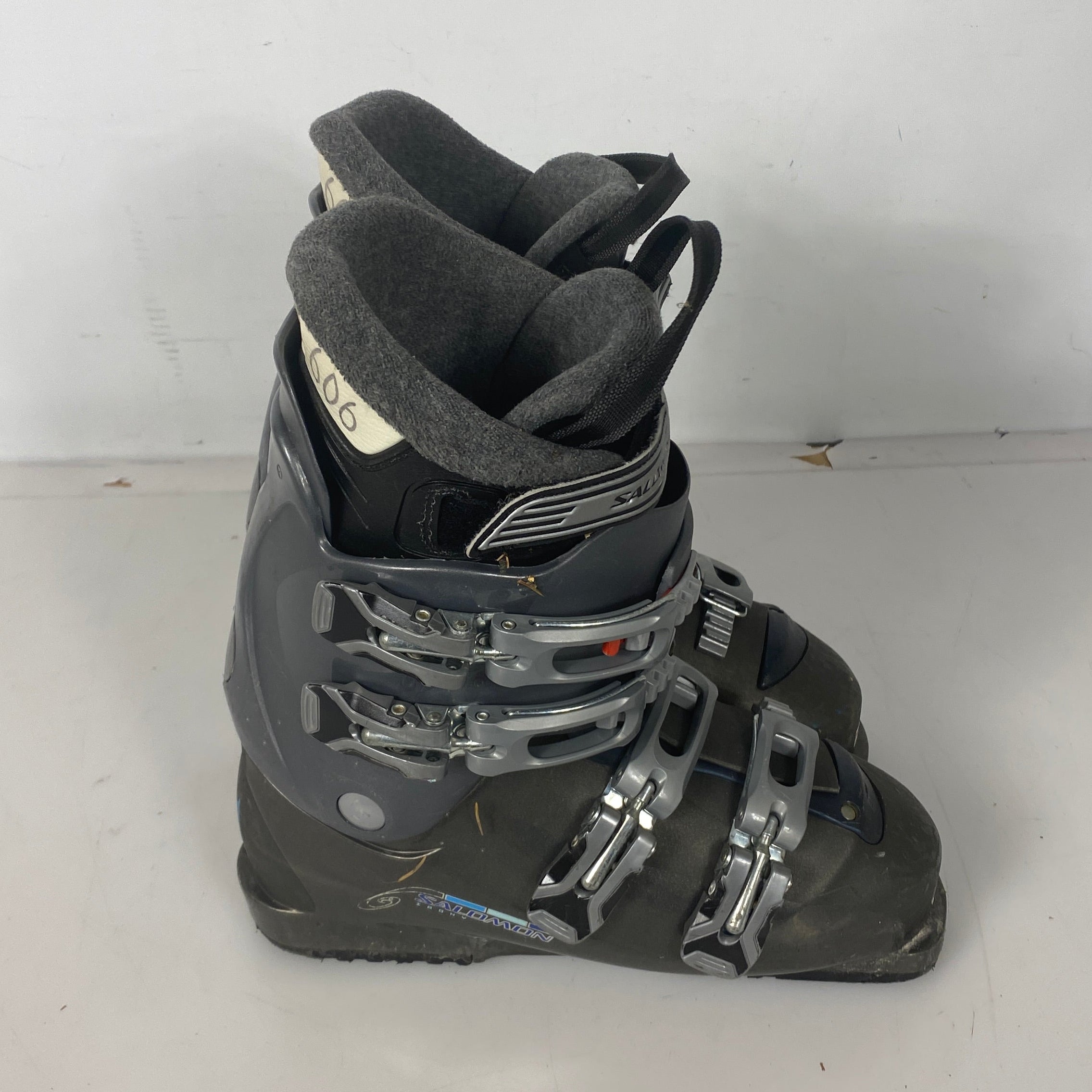 Salomon "Irony" Women's Ski Boots Size 26
