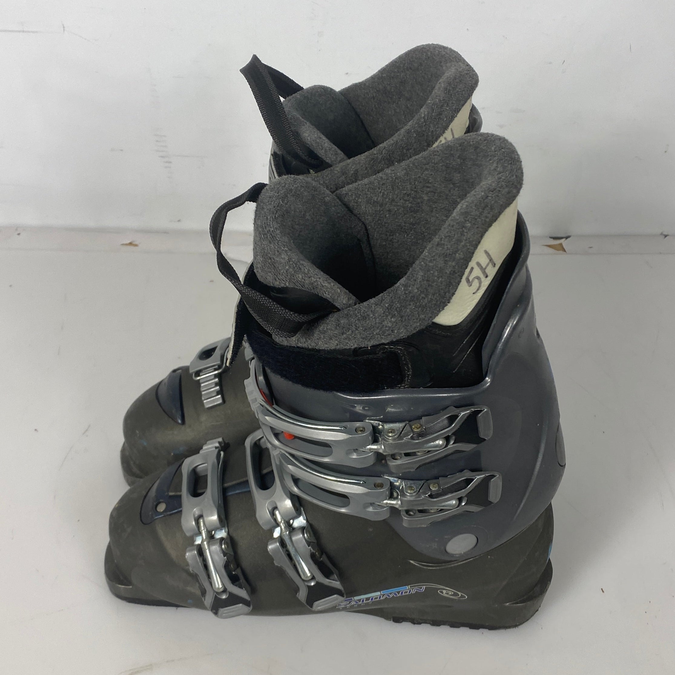 Salomon "Irony" Women's Ski Boots Size 26