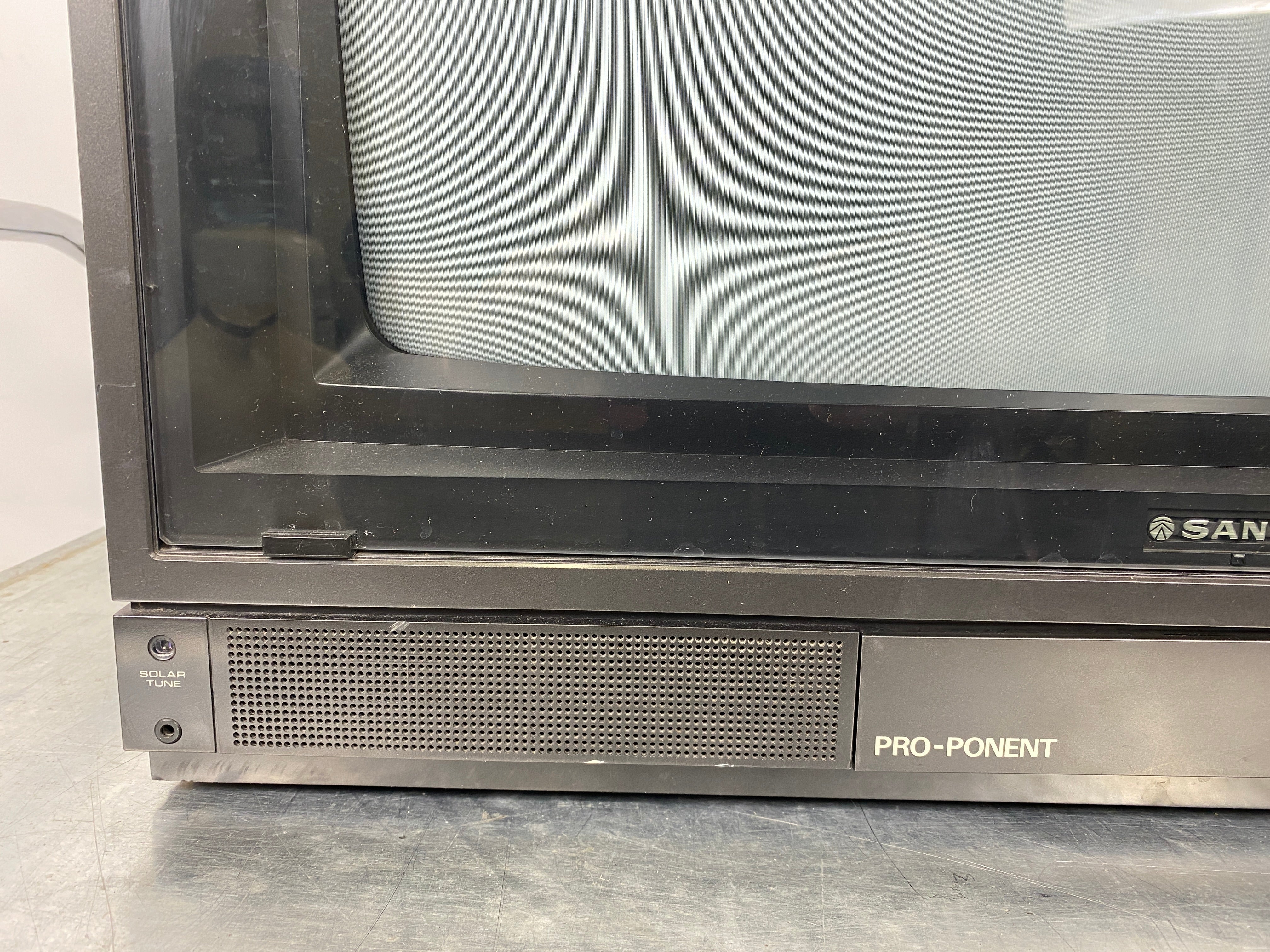 Sanyo AVM-258 CRT Monitor
