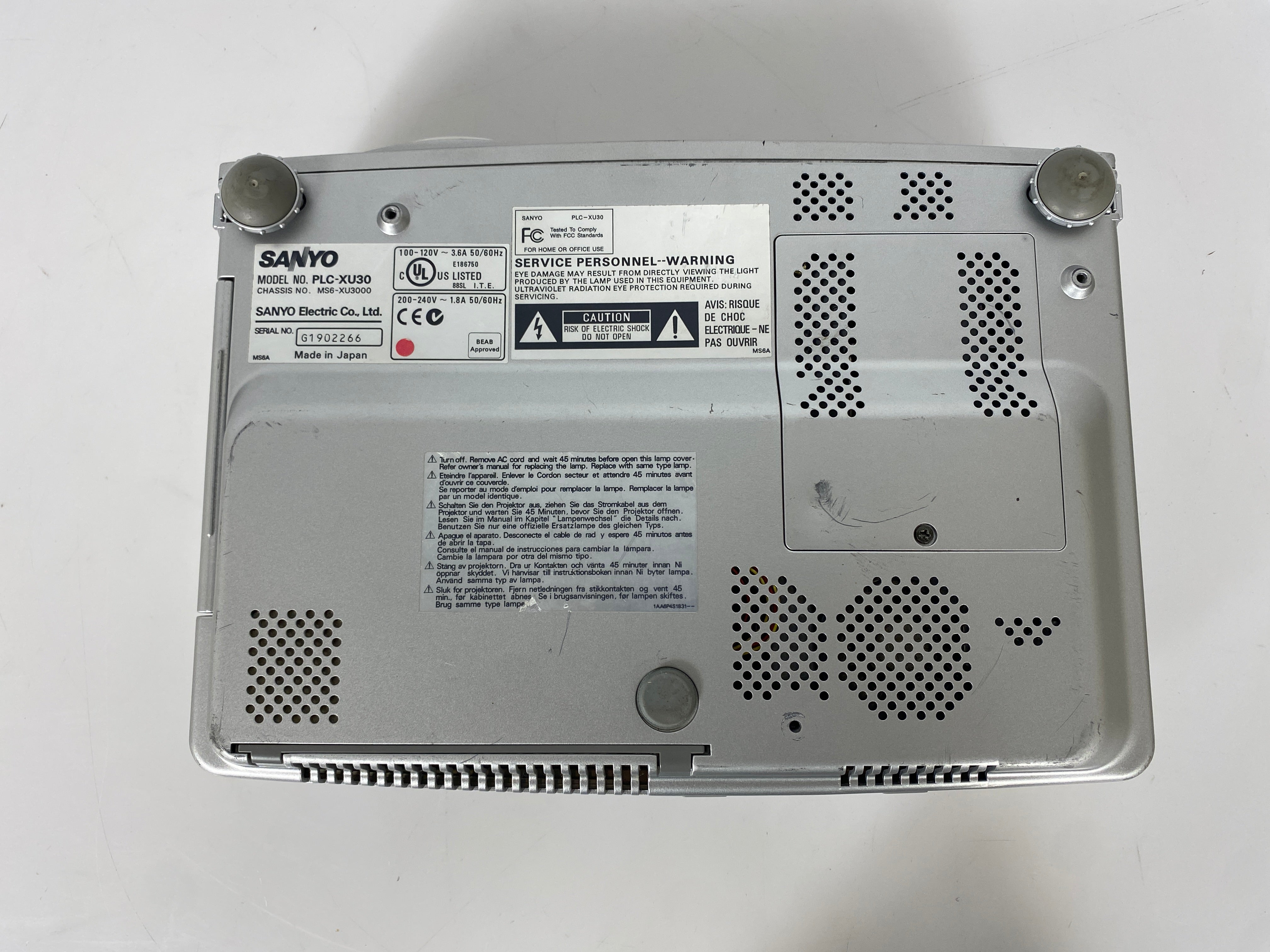Sanyo PLC-XU30 Projector XGA Conference Room Projector