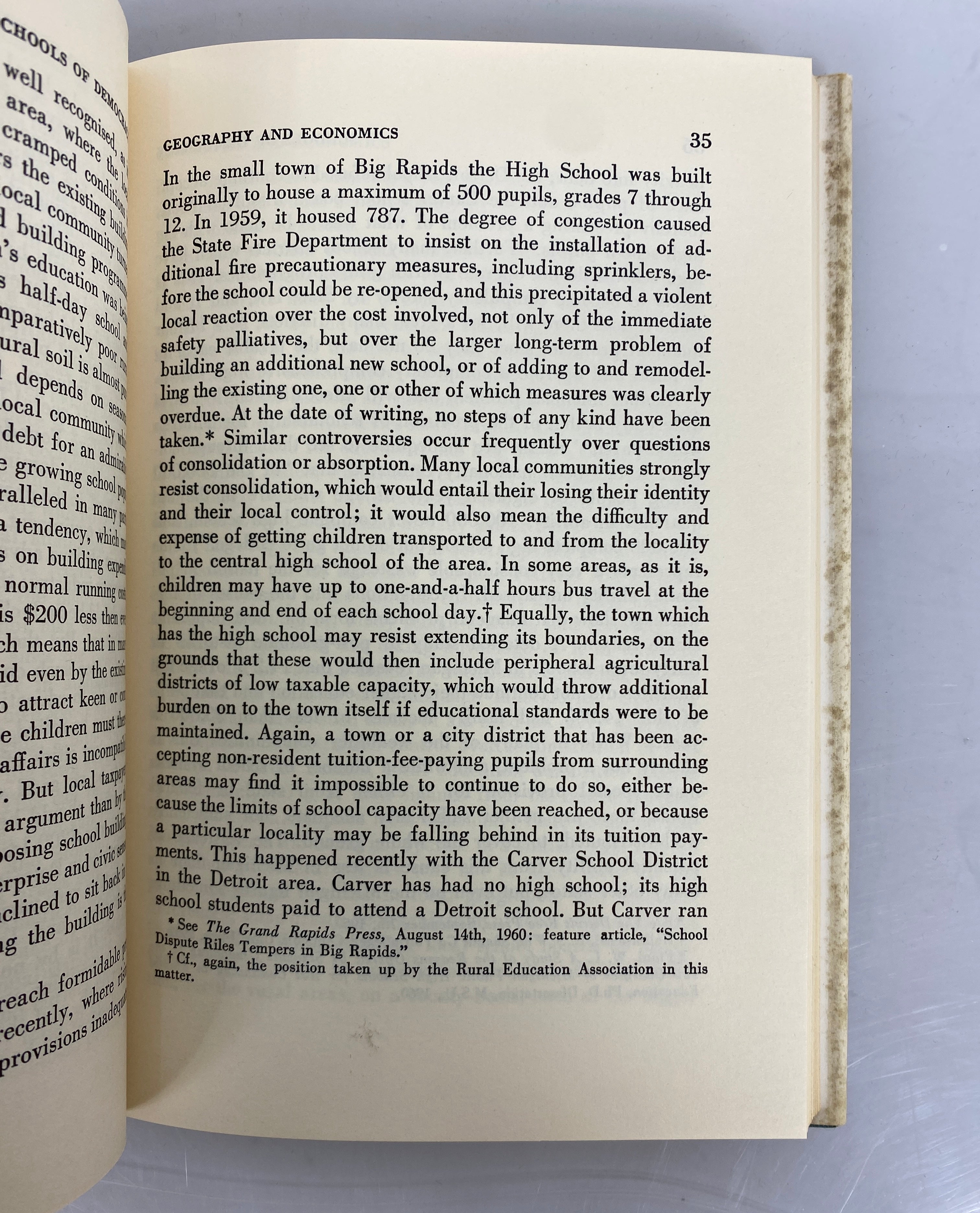 Schools of Democracy John Wales 1962 Secondary Education in the Midwest HCDJ