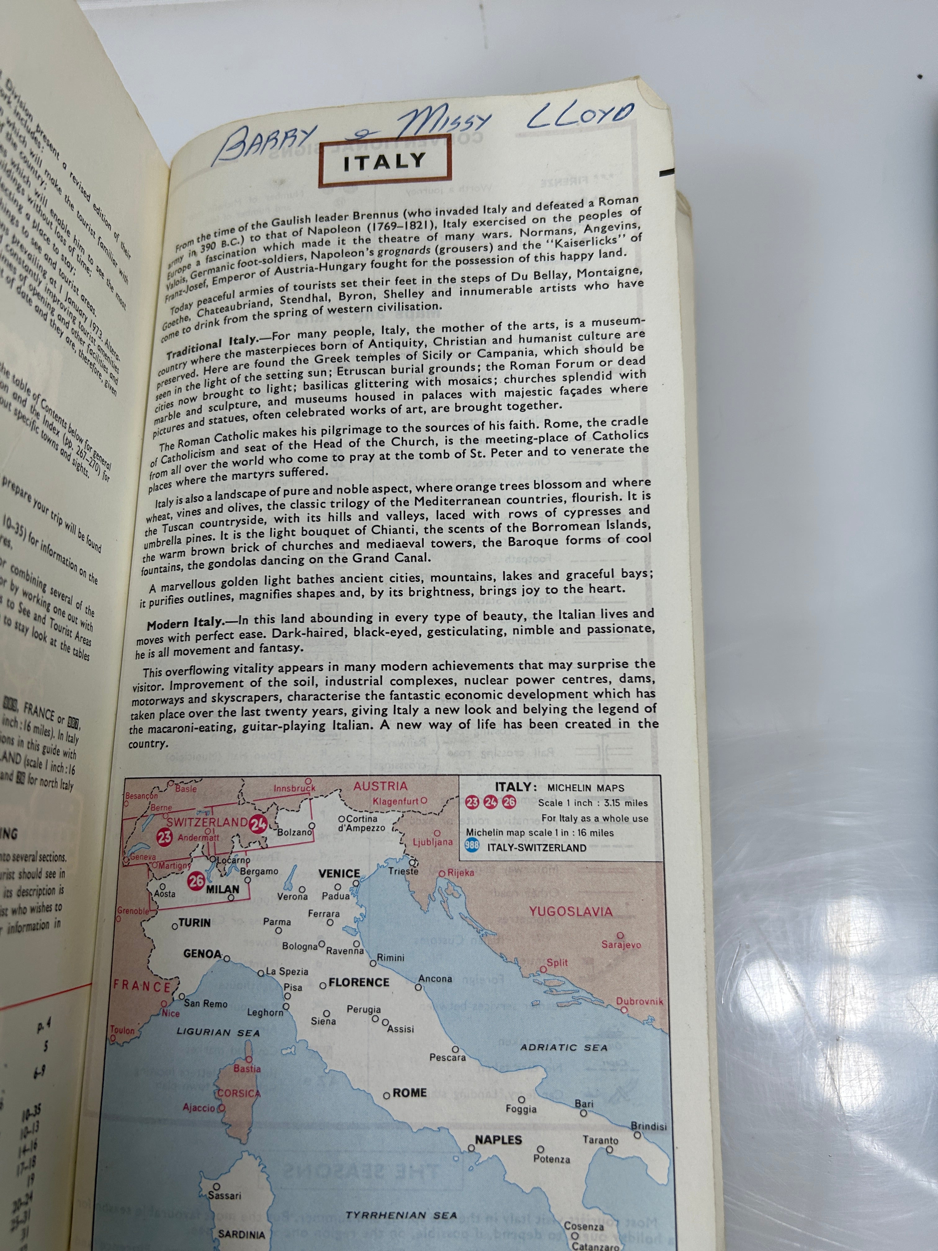 Set of 4 Vintage 1970s Michelin Travel Guides: London, Paris, Italy, Austria SC