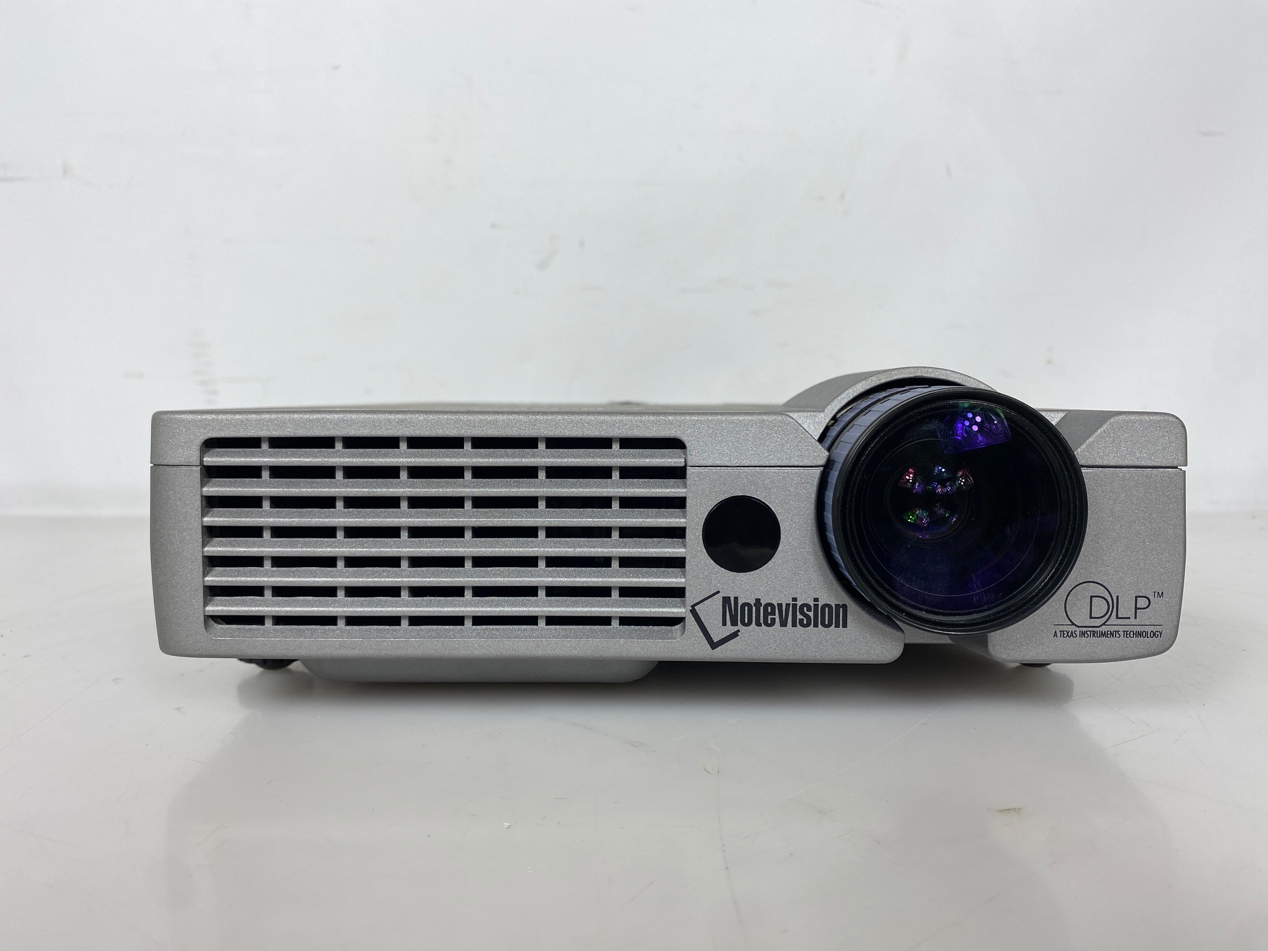 Sharp Notevision 7 XG-NV7XU Digital Multimedia Projector