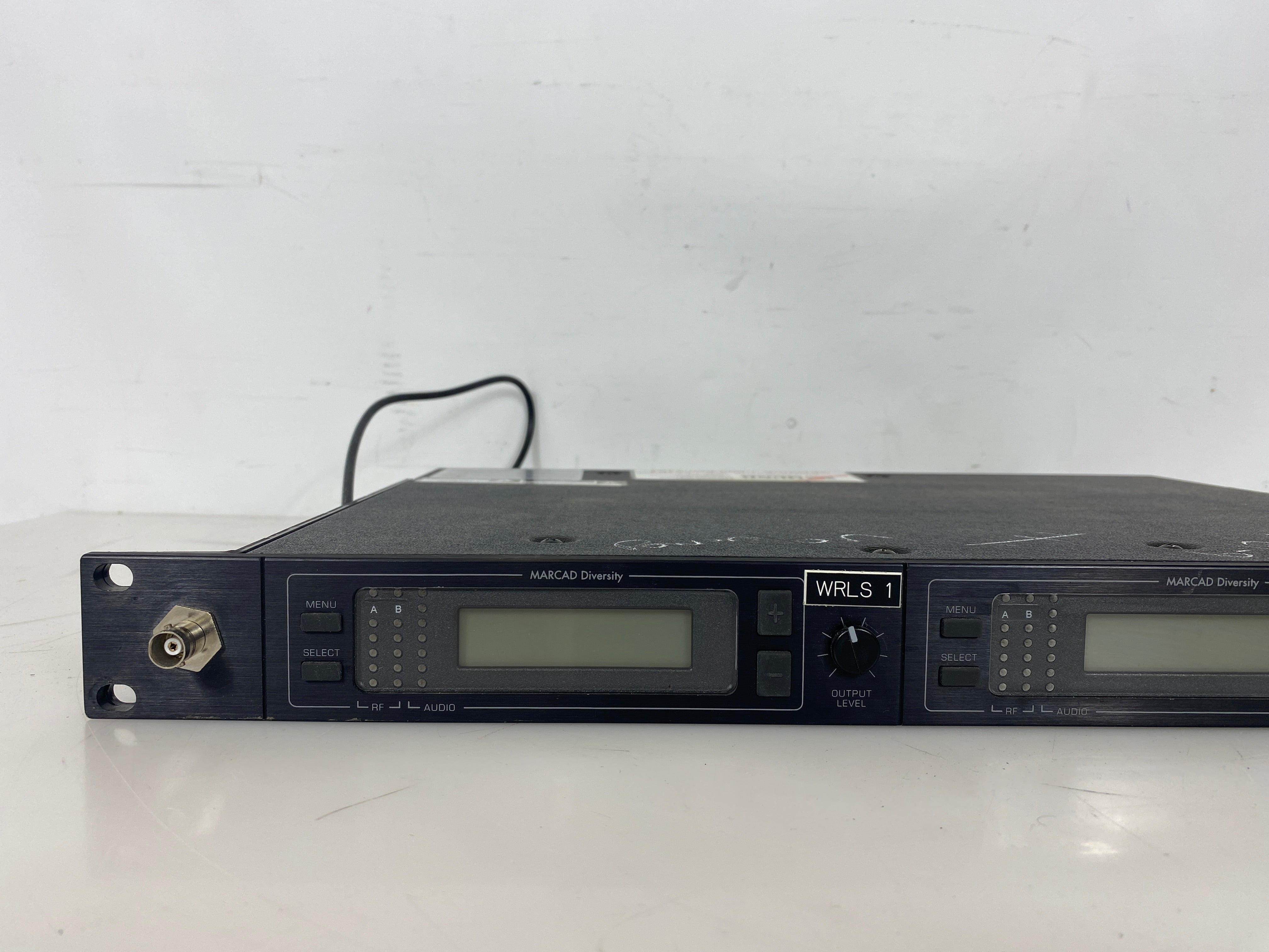 Shure U4D-J4 Dual Wireless Receiver 554-584 MHz *Powers On*