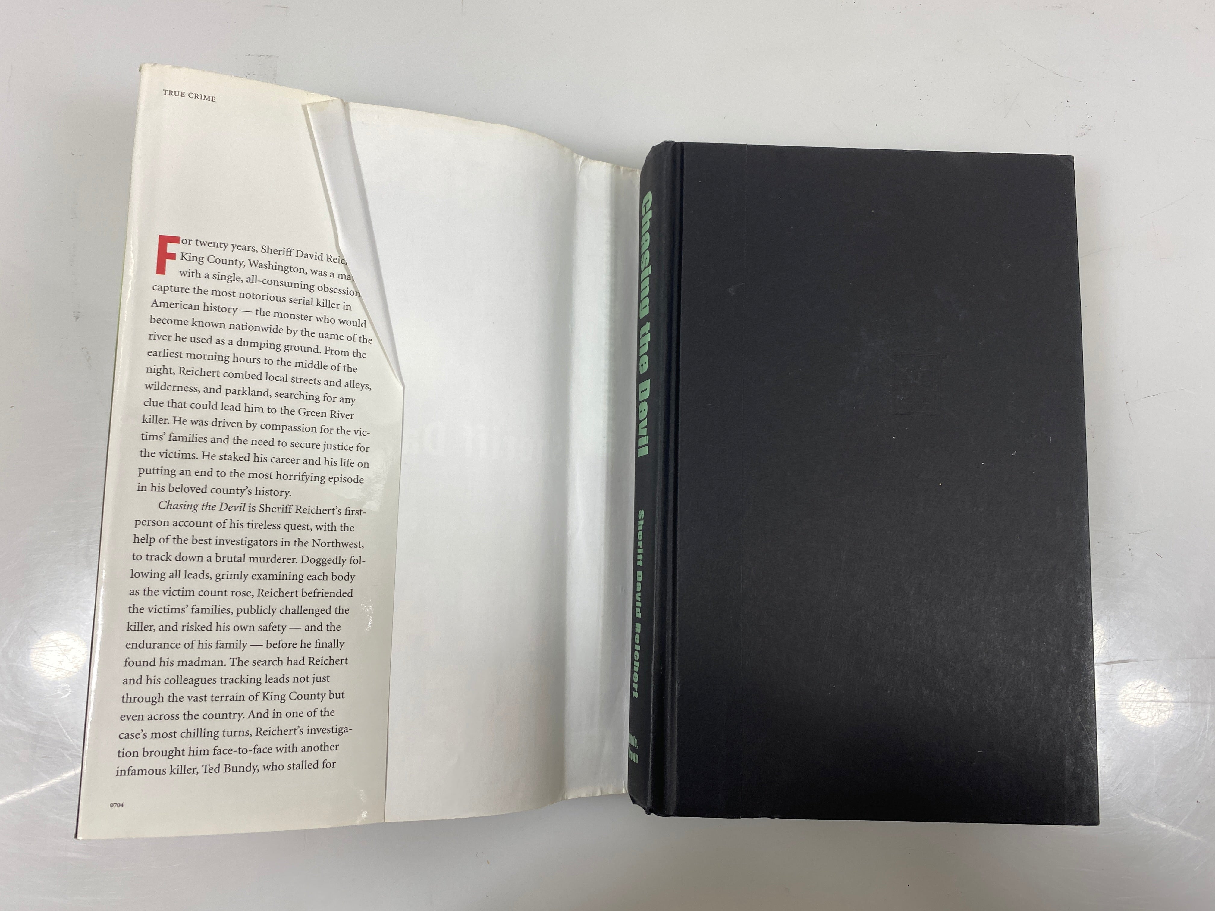 *Signed* Chasing the Devil by Sheriff David Reichert 1st Ed. 2004 HCDJ