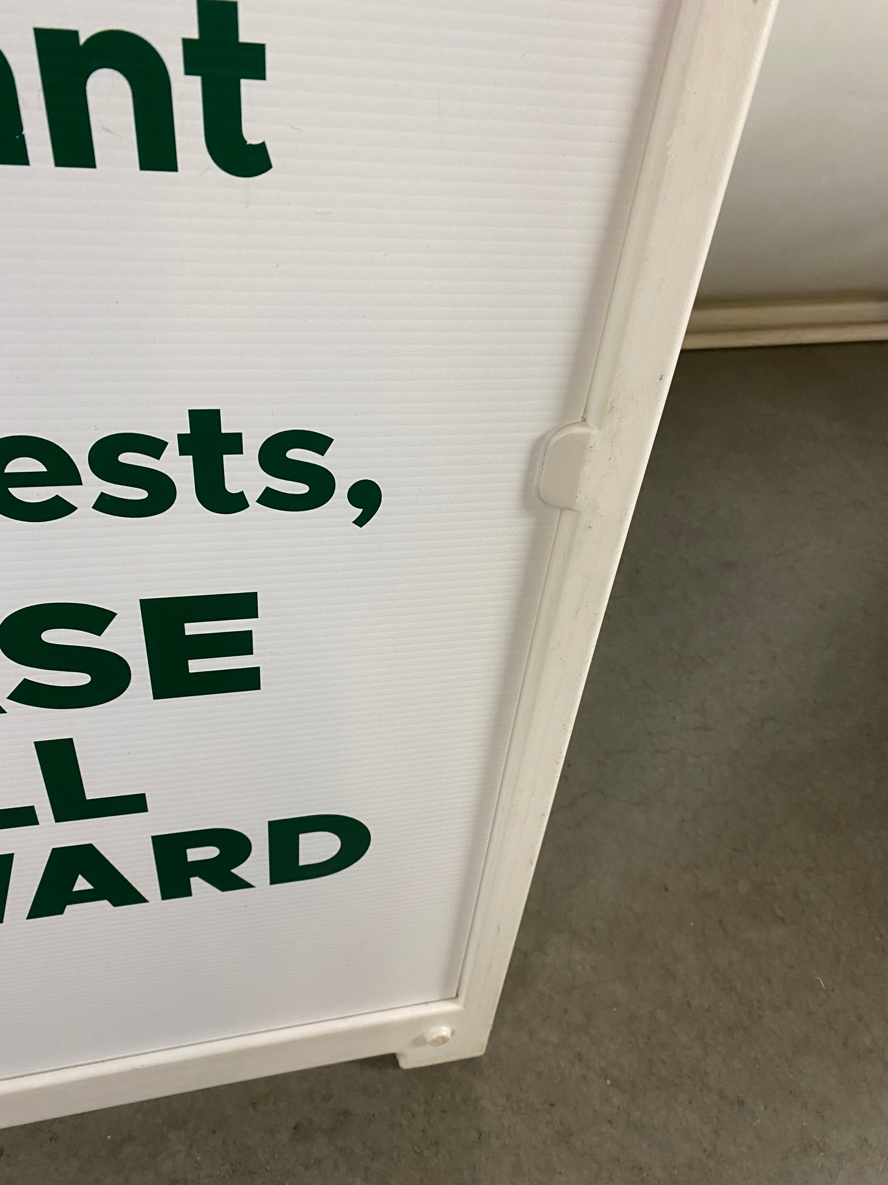 Signicade Deluxe Barricade Sign